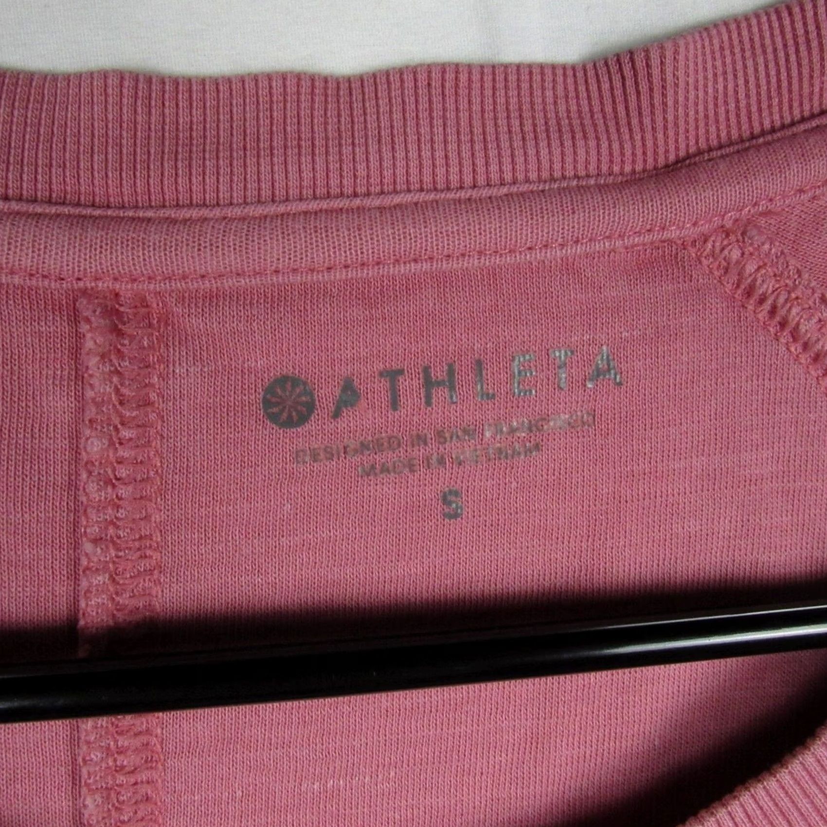 Athleta Athleta Women’s Guava Rose Pullover Sweatshirt Size Small Solid Pink Crewneck Long Sleeve Relaxed Fit Regular Dep/ Women Size S / US 4 / IT 40 - 3 Thumbnail