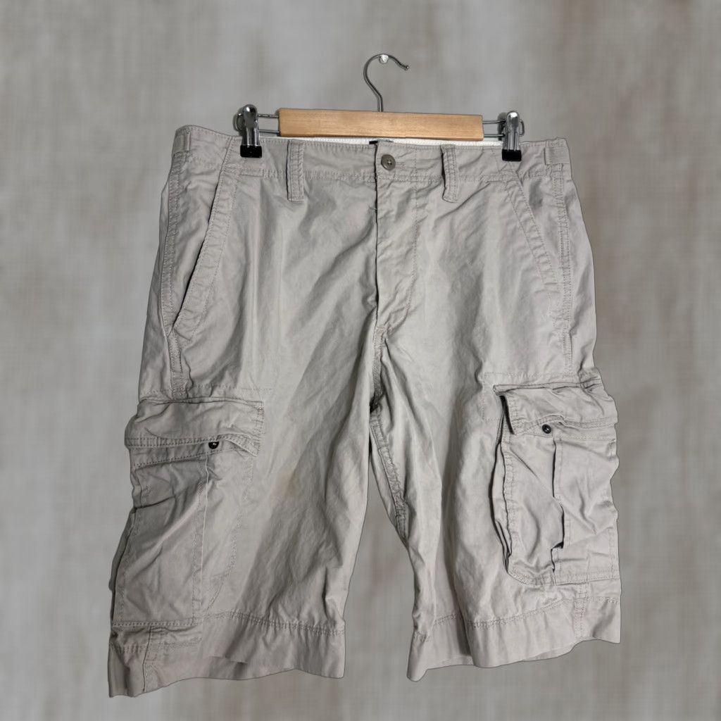 VINTAGE Gap Beige Cargo Shorts Mens Size 33x11.5 Preppy Kanye Stain