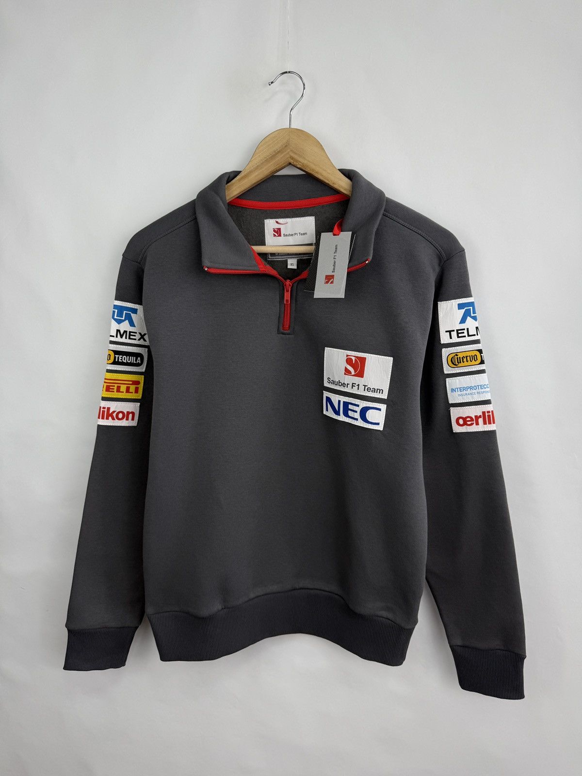 Formula 1 ❗️NWT 🇨🇭 Sauber F1 Team NEC Formula 1 Pirelli Zip Sweatshirt Size US S / EU 44-46 / 1 - 2 Thumbnail