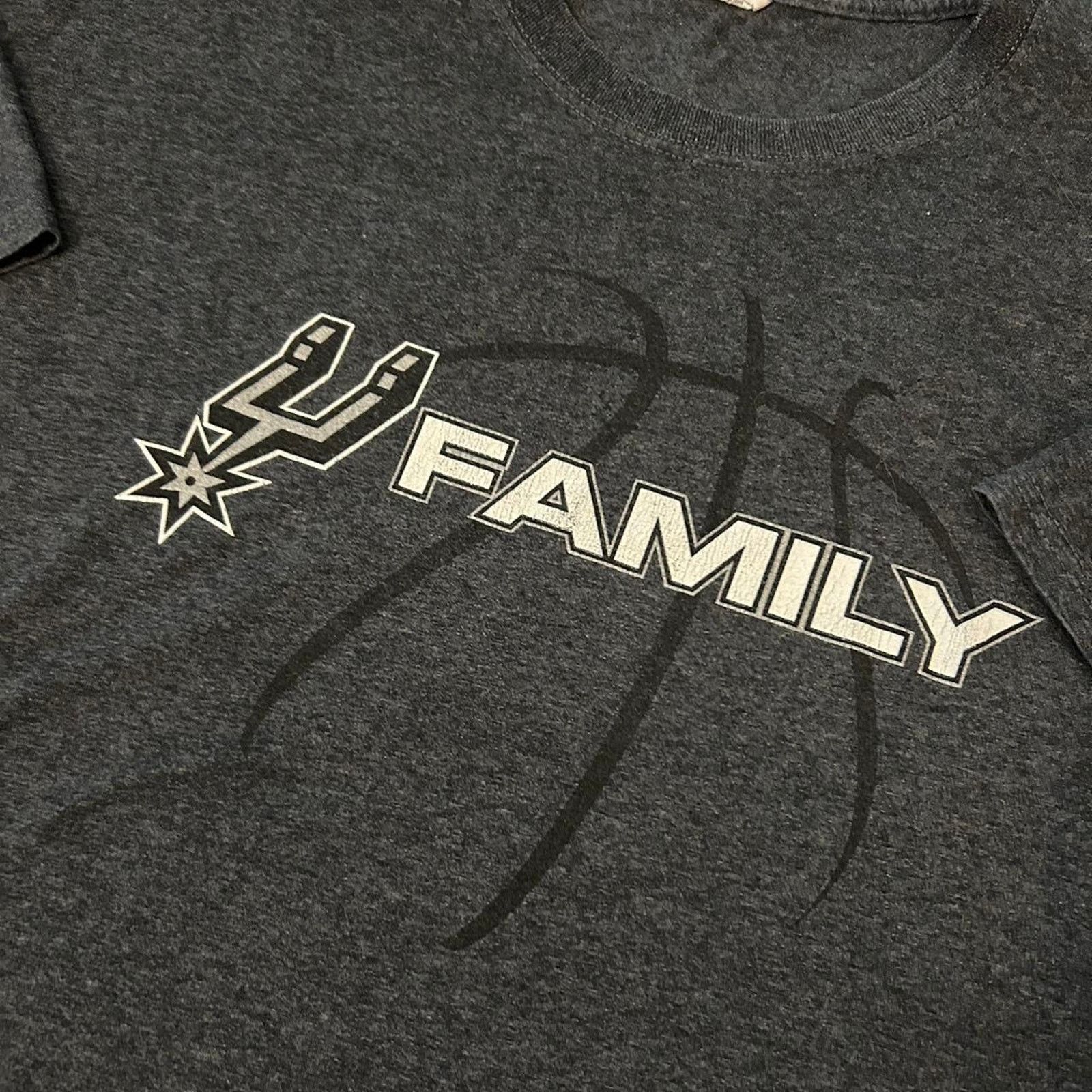 NBA Y2k spurs graphic tee Size US XXL / EU 58 / 5 - 2 Thumbnail