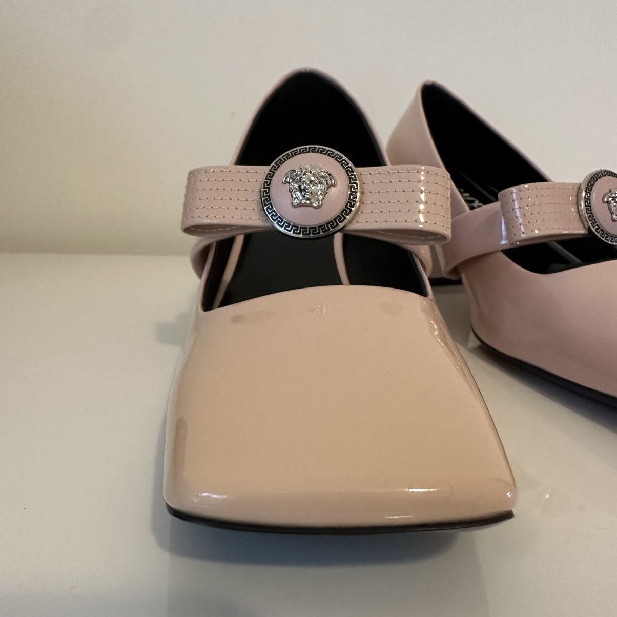 Versace VERSACE Bow-Embellished Mary-Jane Leather Pumps Size US 10 / IT 40 - 5 Thumbnail