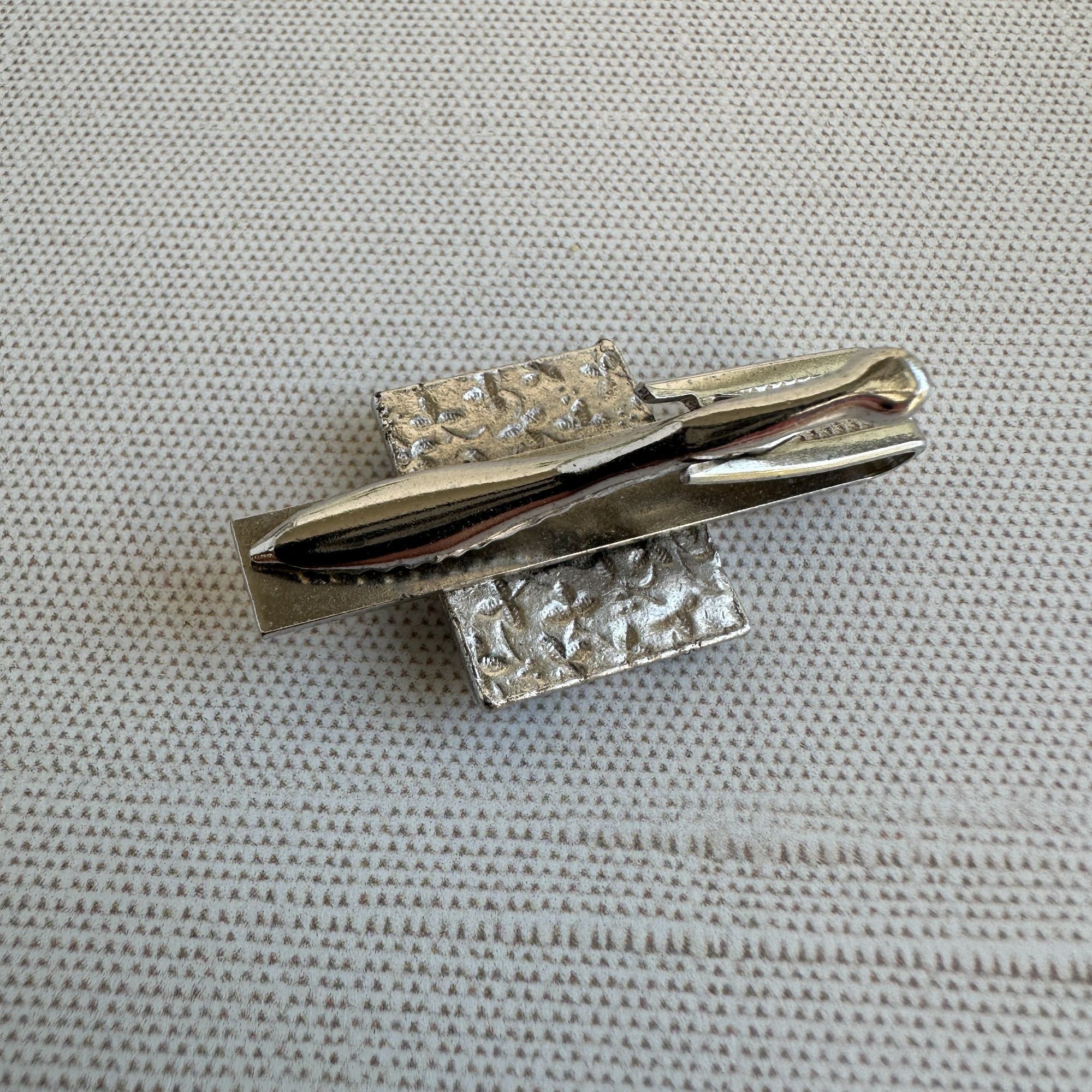Other Vintage Hickok Silver-Tone Tie Clip With Pink Donkey Design Size ONE SIZE - 7 Thumbnail