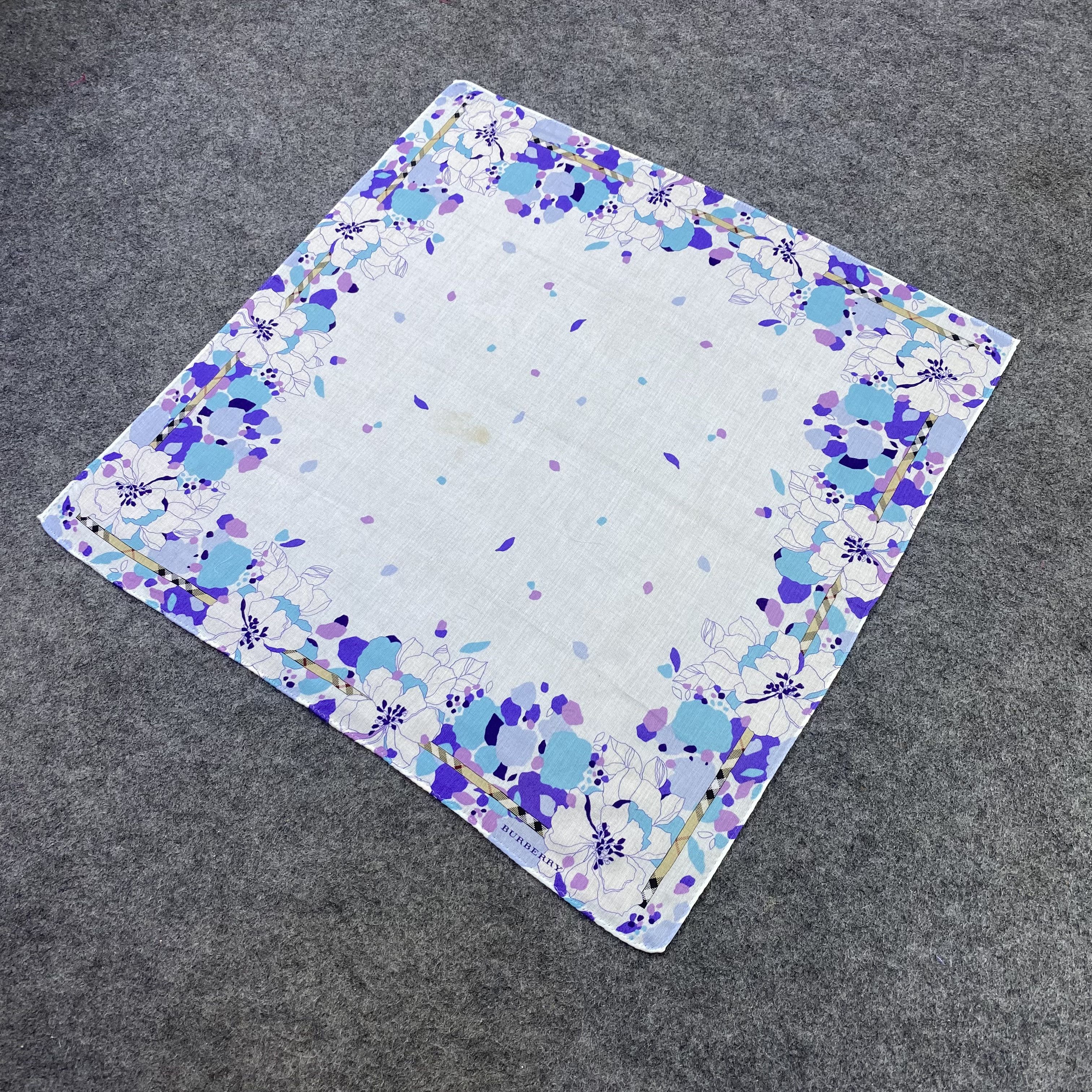 Burberry Burberry Handkerchief / Bandana / Neckerchief-B2083 Size ONE SIZE - 4 Thumbnail