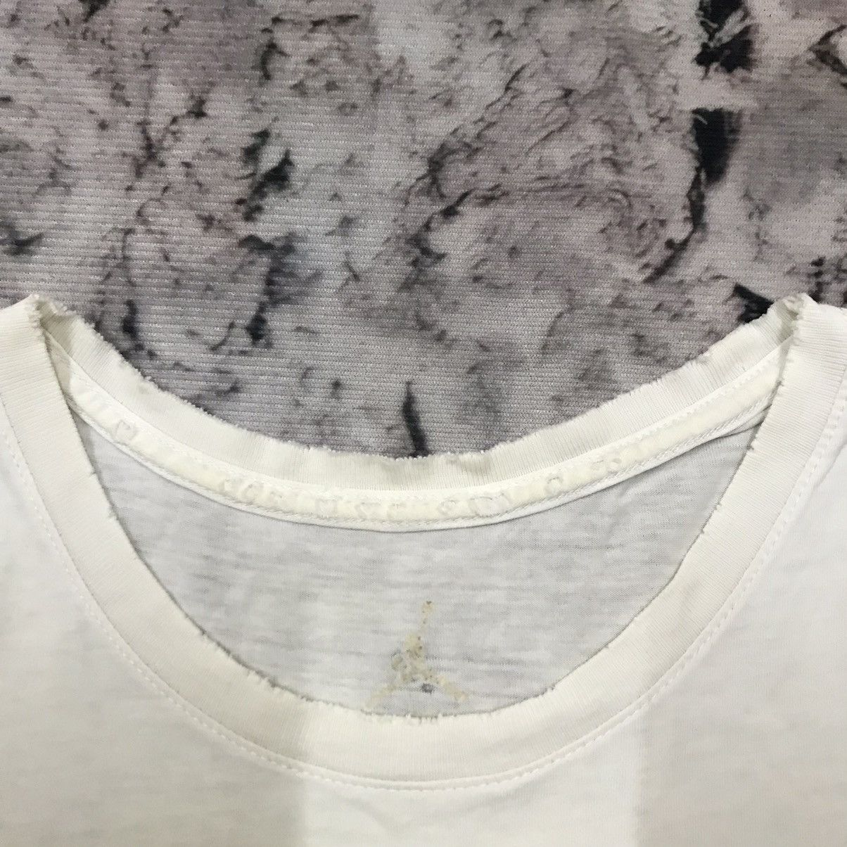 Jordan Brand Air Jordan Distressed Tshirt Size US S / EU 44-46 / 1 - 6 Thumbnail