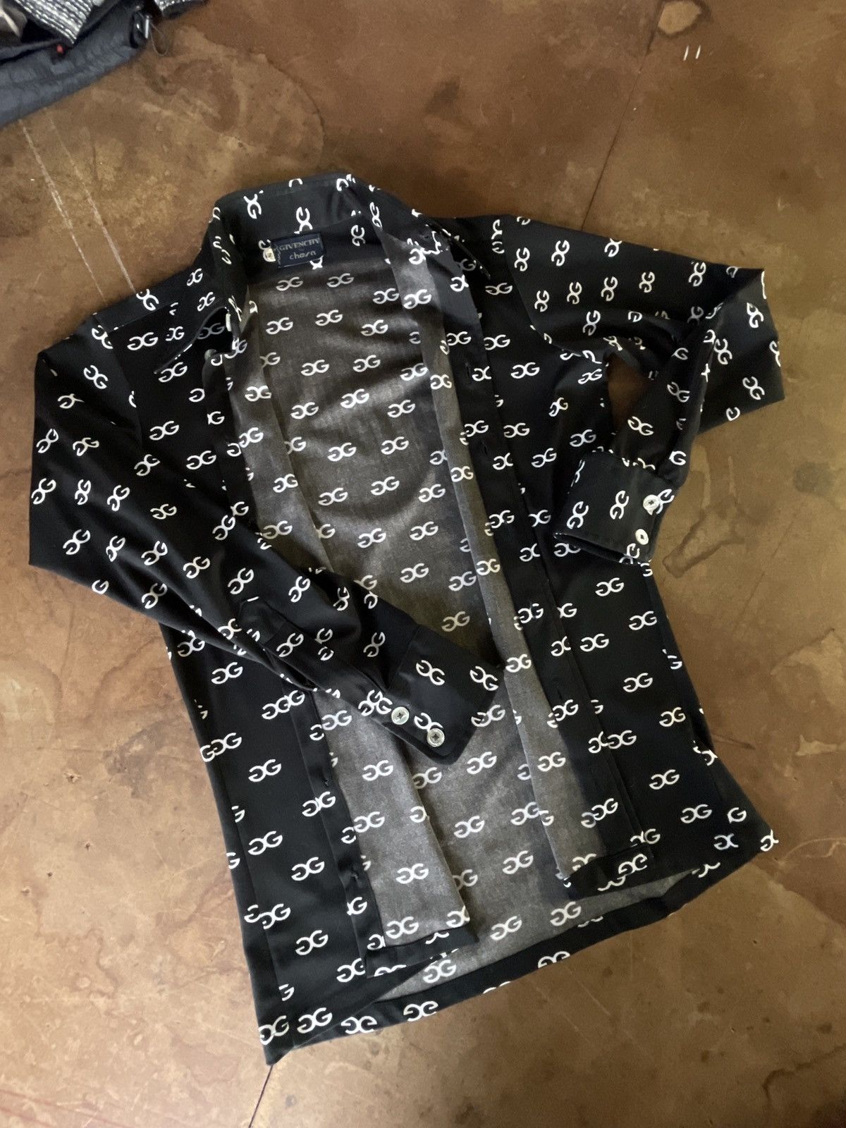 Givenchy RARE 1970’s Givenchy X Chesa GG logo Button Up Shirt Size US S / EU 44-46 / 1 - 9 Thumbnail