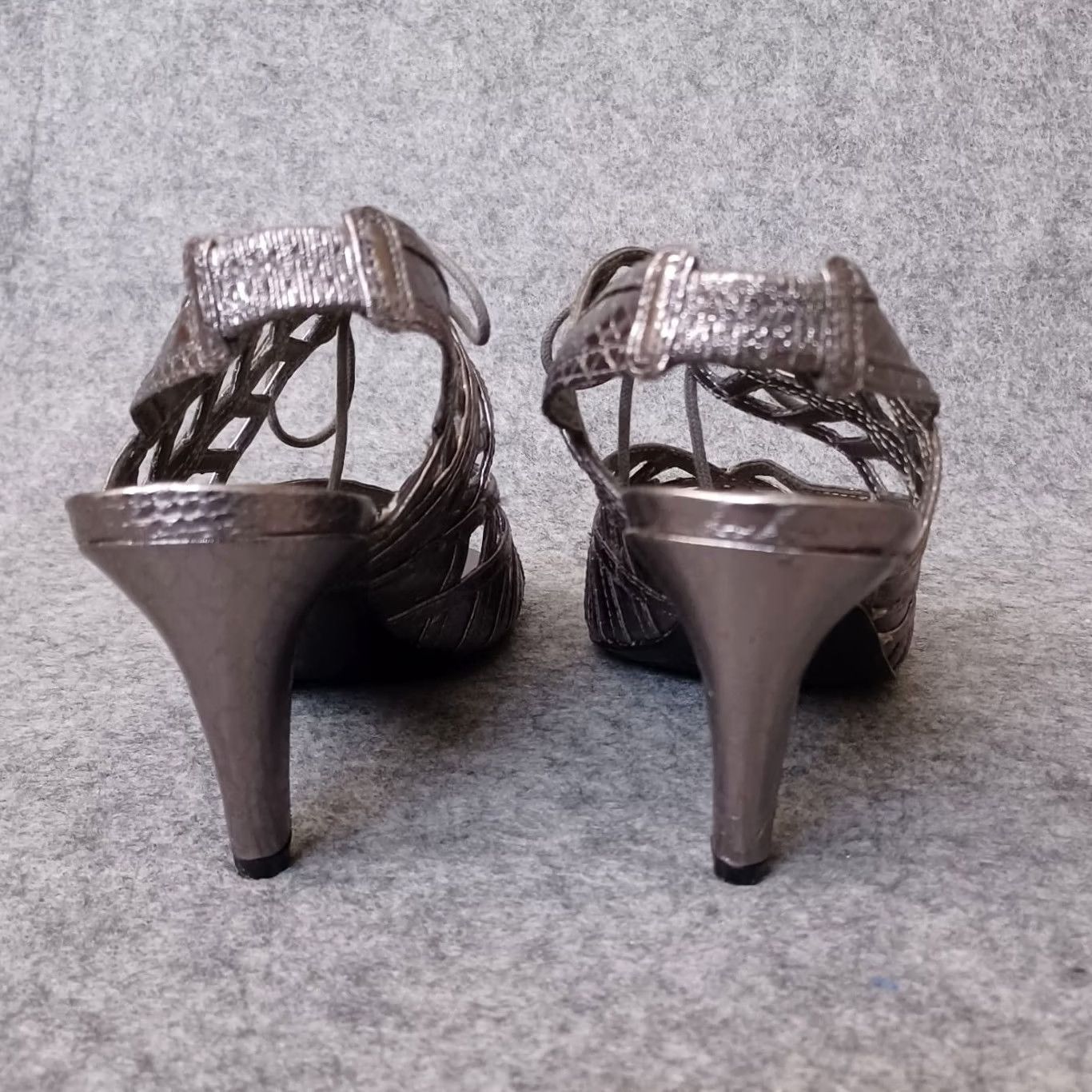 Vintage Bandolino Womens Sandal 6M Silver Metallic Delmari Strappy Sling Back Pump Size US 6 / IT 36 - 4 Thumbnail