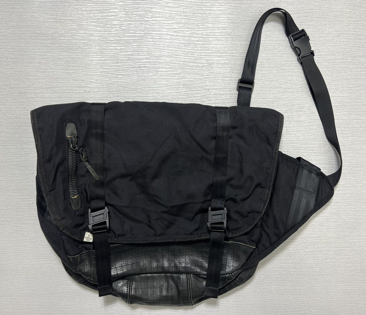 Visvim Visvim - F/W 09' - Ballistic E-Cat 18L Veggie Messenger Bag