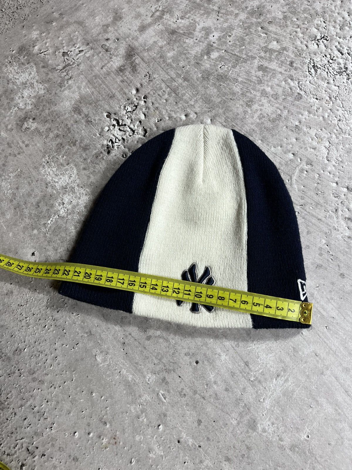 New York Yankees New Era Yankees Two-Tone Beanie Navy White MLB Logo Size ONE SIZE - 11 Thumbnail
