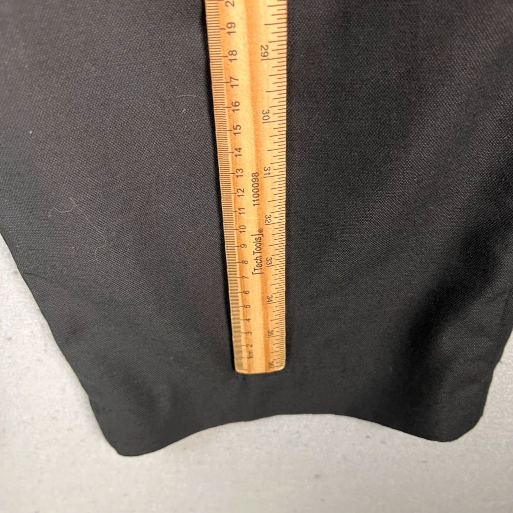 Banana Republic Banana Republic Mens Size 32 Relaxed Fit Black Dress Pants Wool Blend Trousers Dress Pants Mens 32 Black Wool Blend Straight Inseam 26in Sl… Size US 32 / EU 48 - 7 Thumbnail