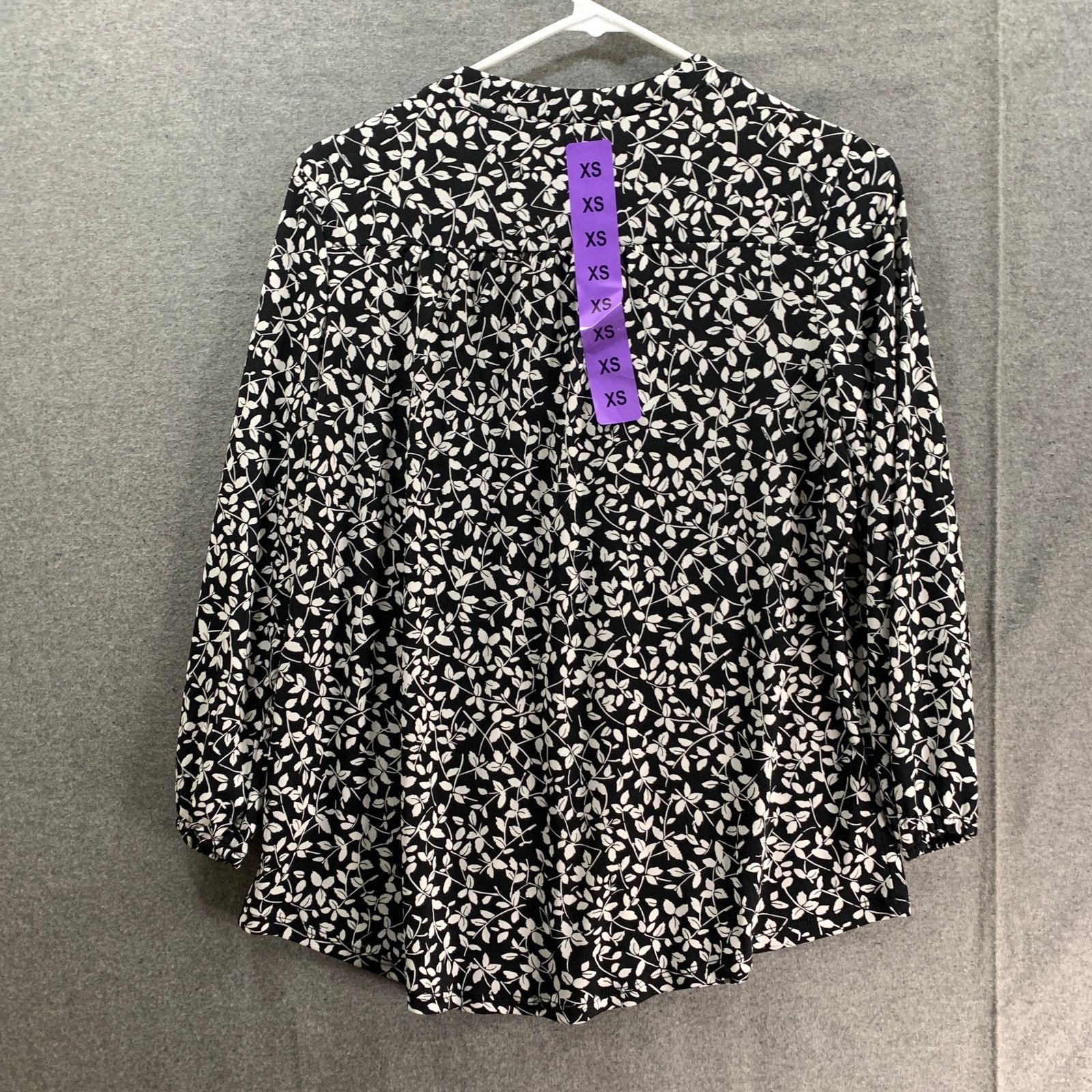 Vince Camuto Vince Camuto V neck Top Women Extra Small Floral Size XS / US 0-2 / IT 36-38 - 2 Thumbnail