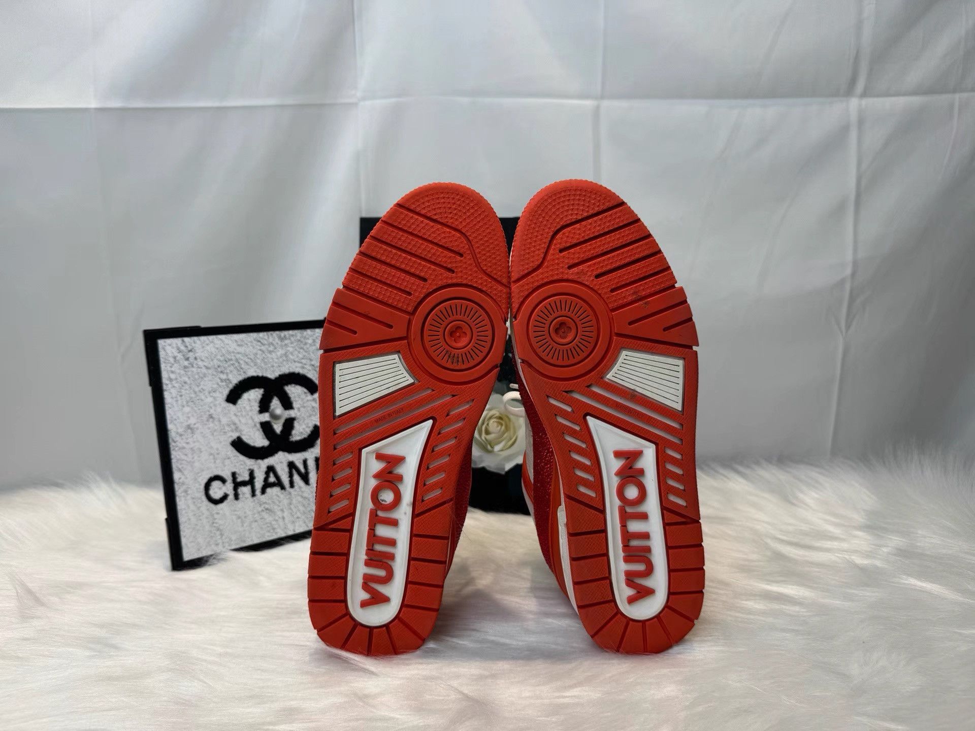Louis Vuitton Louis Vuitton White Orange Crystal Logo Trainer K36 Size US 9 / EU 42 - 4 Thumbnail