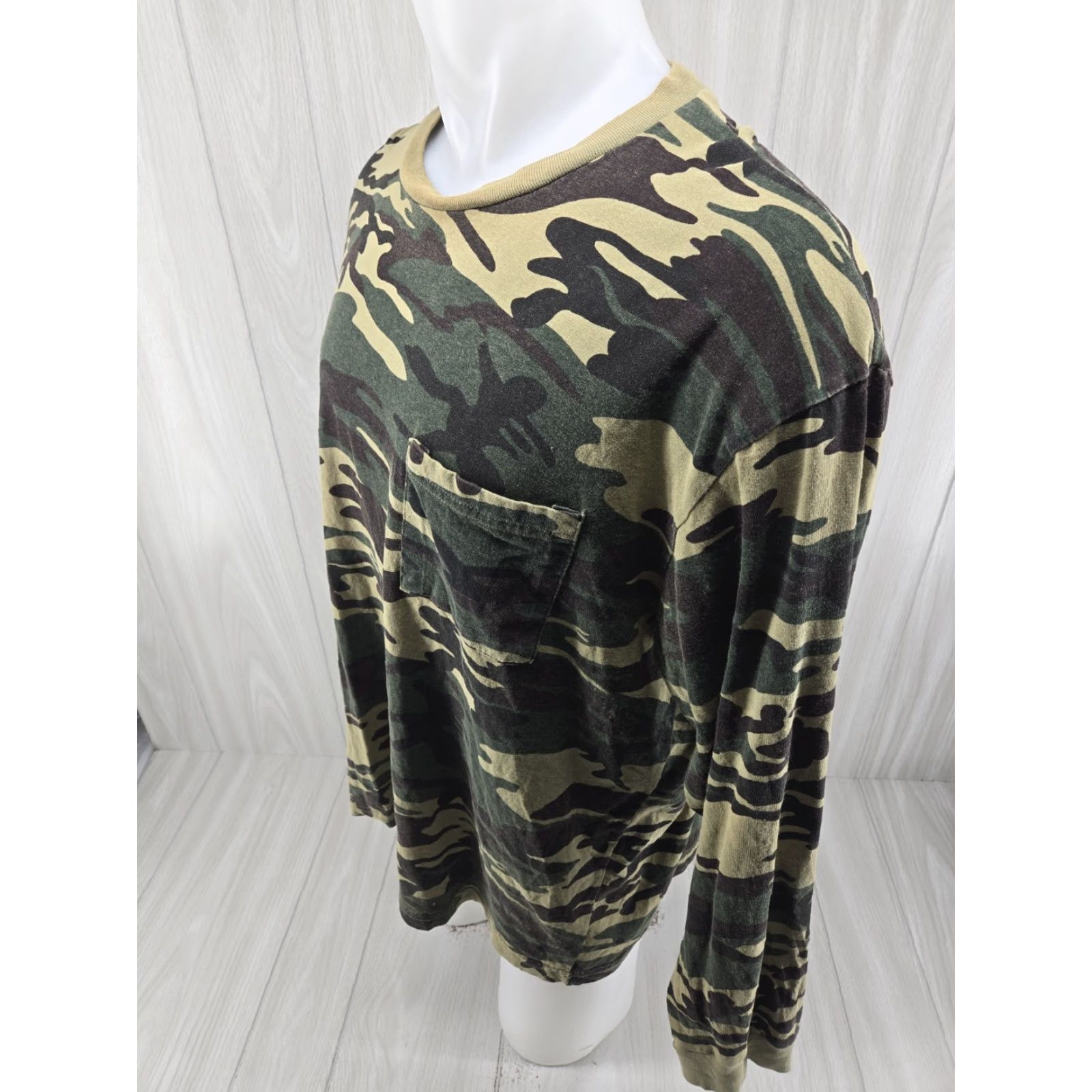 Vintage VINTAGE Horizon Camouflage Long Sleeve Shirt Camouflage XL Men Green Distressed Camo Horizon Tshirt XL Mens Size US XL / EU 56 / 4 - 7 Thumbnail