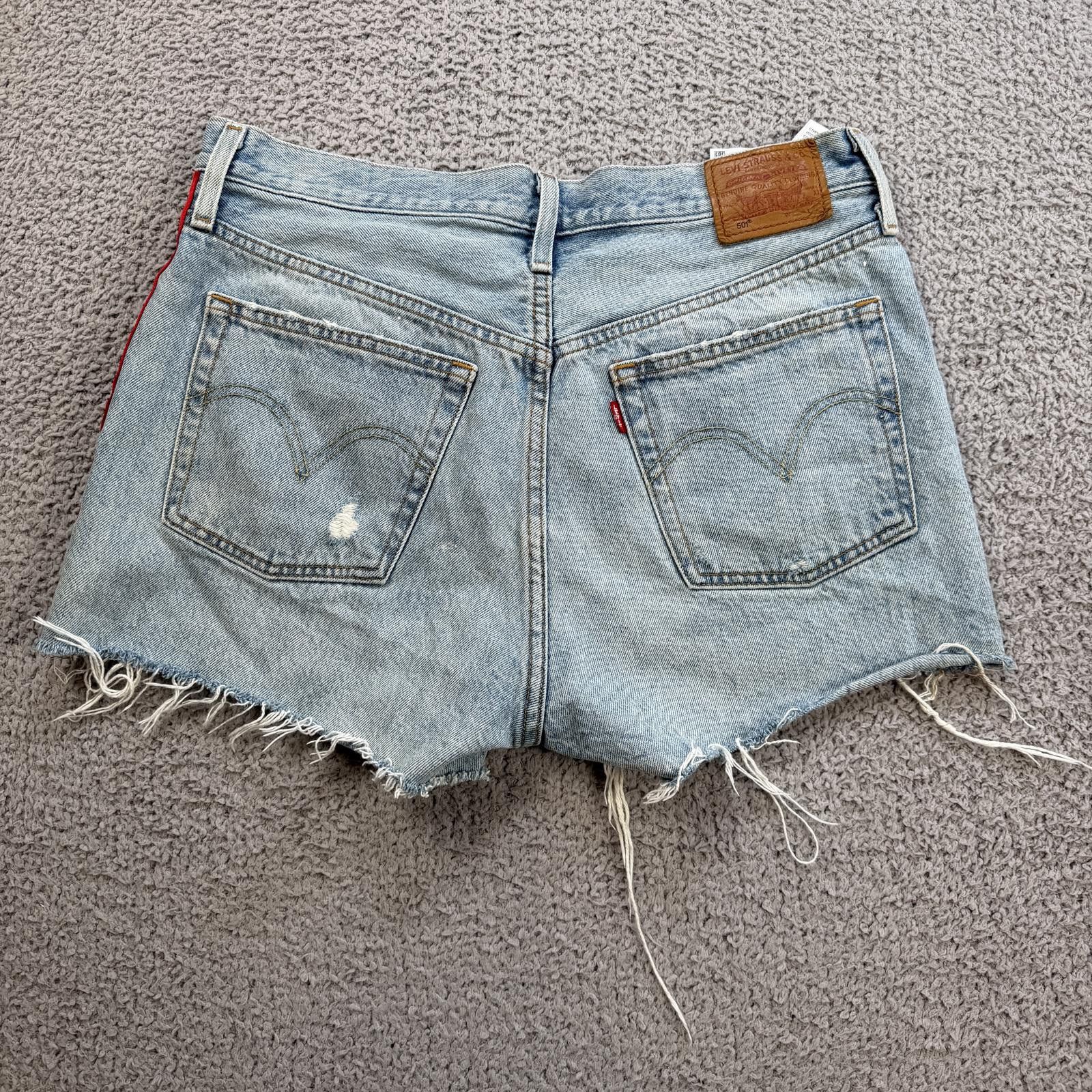 Levi's Levi's 501 Denim Cut Off Shorts Red Logo Tape Distressed W30 Size 30" / US 8 / IT 44 - 2 Thumbnail