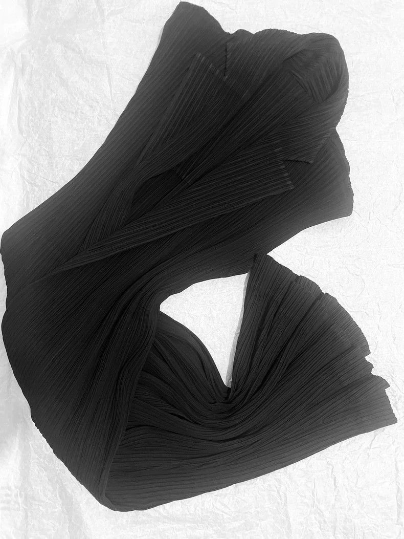 Issey Miyake Issey Miyake A long black toothpick vest Size S / US 4 / IT 40 - 2 Thumbnail