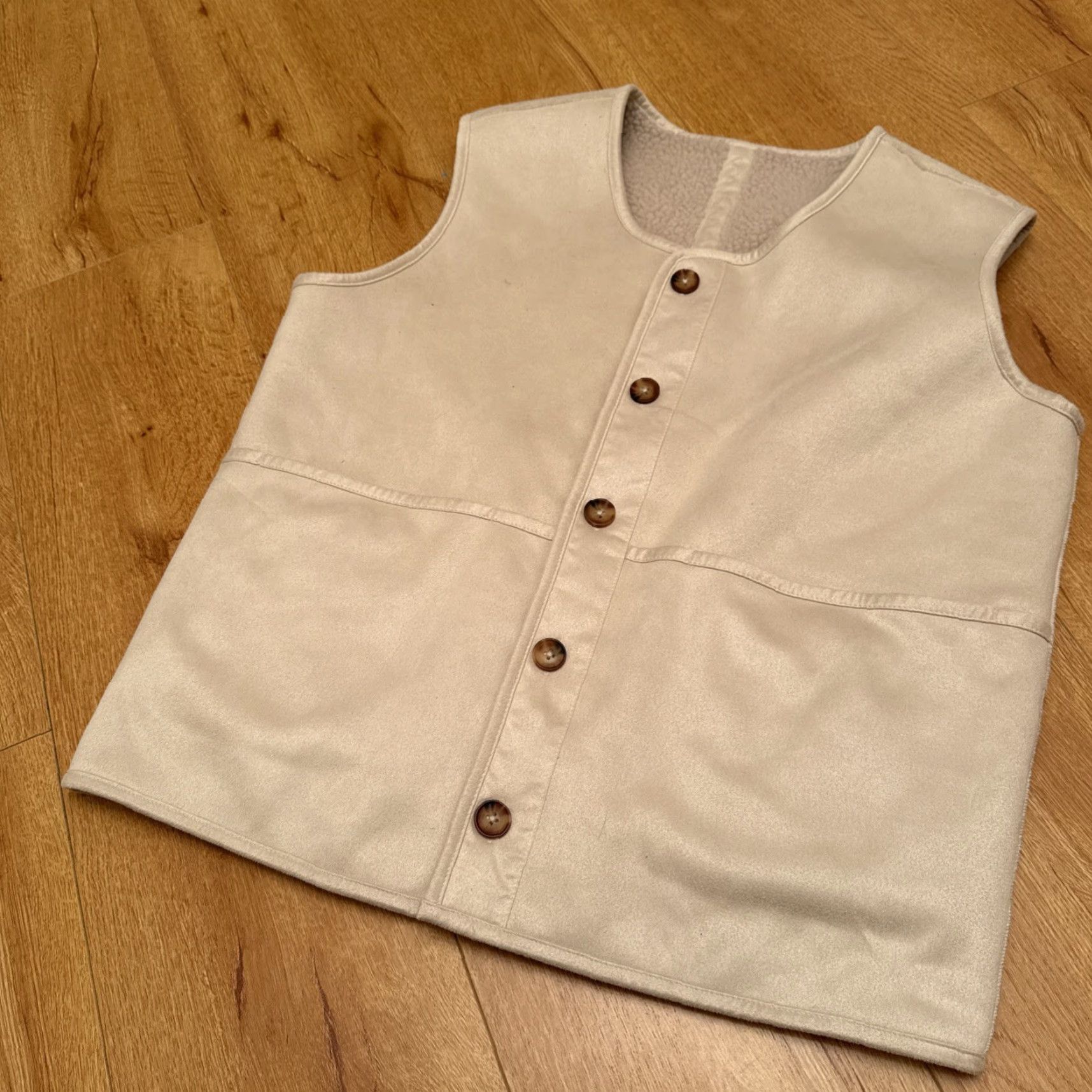 Vintage VINTAGE LabDip Barney Sherpa Faux Suede Vest Beige Boho Chunky Oversized Size 38 Womens Reversible Open Quilted Lightweight Long Length Casual Travel Size XS / US 0-2 / IT 36-38 - 2 Thumbnail