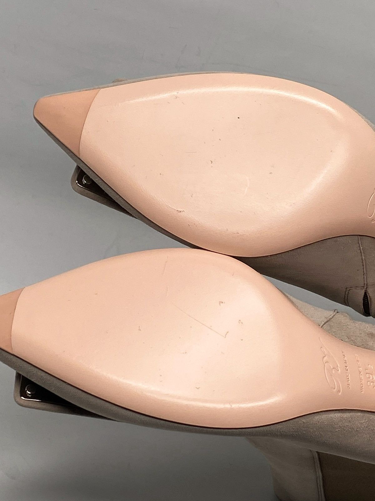 Roger Vivier Roger Vivier Viv In The City Suede Booties size 39.5 Size US 9.5 / IT 39.5 - 13 Thumbnail