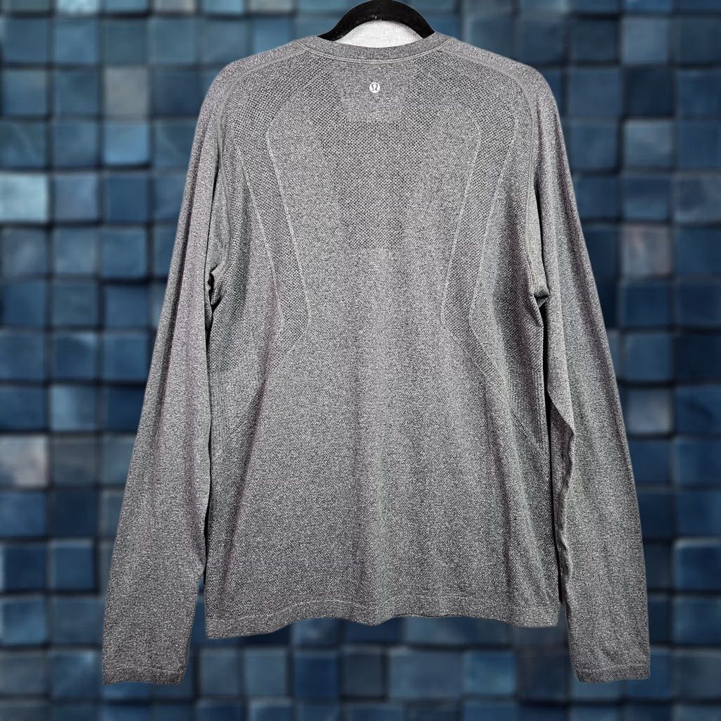 Lululemon Lululemon Men's Heather Gray Metal Vent Tech Long Sleeve Shirt Gym workout Sz L Shirt Distance: Gray Size US L / EU 52-54 / 3 - 1 Thumbnail