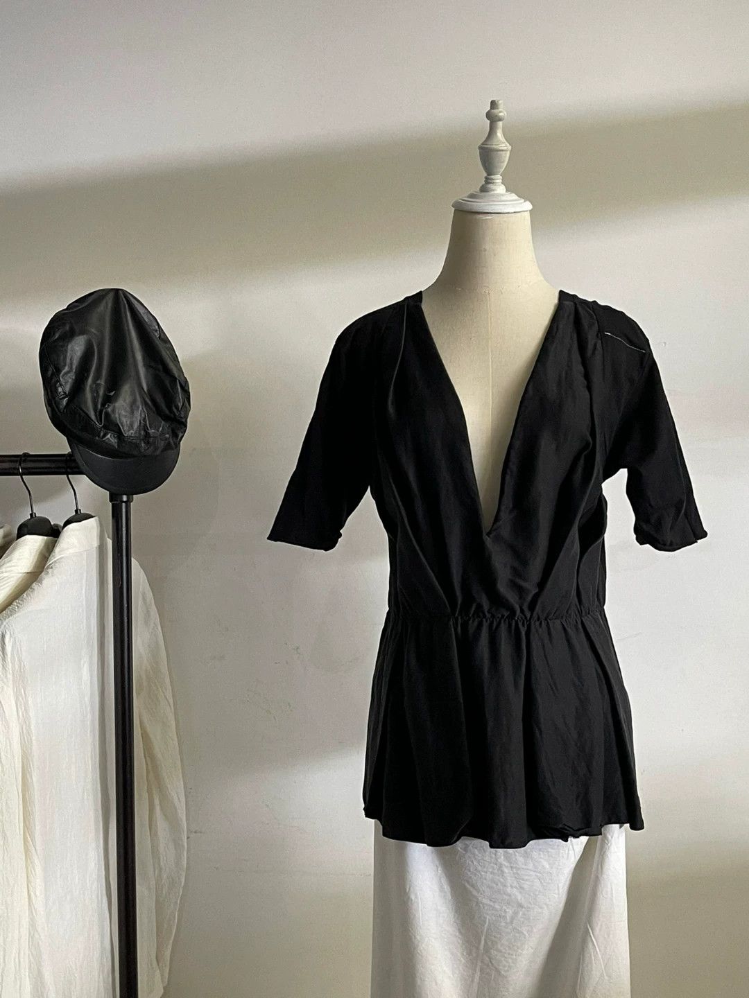Maison Margiela Maison Margiela V-neck T-shirt Skirt Size XS / US 0-2 / IT 36-38 - 1 Thumbnail