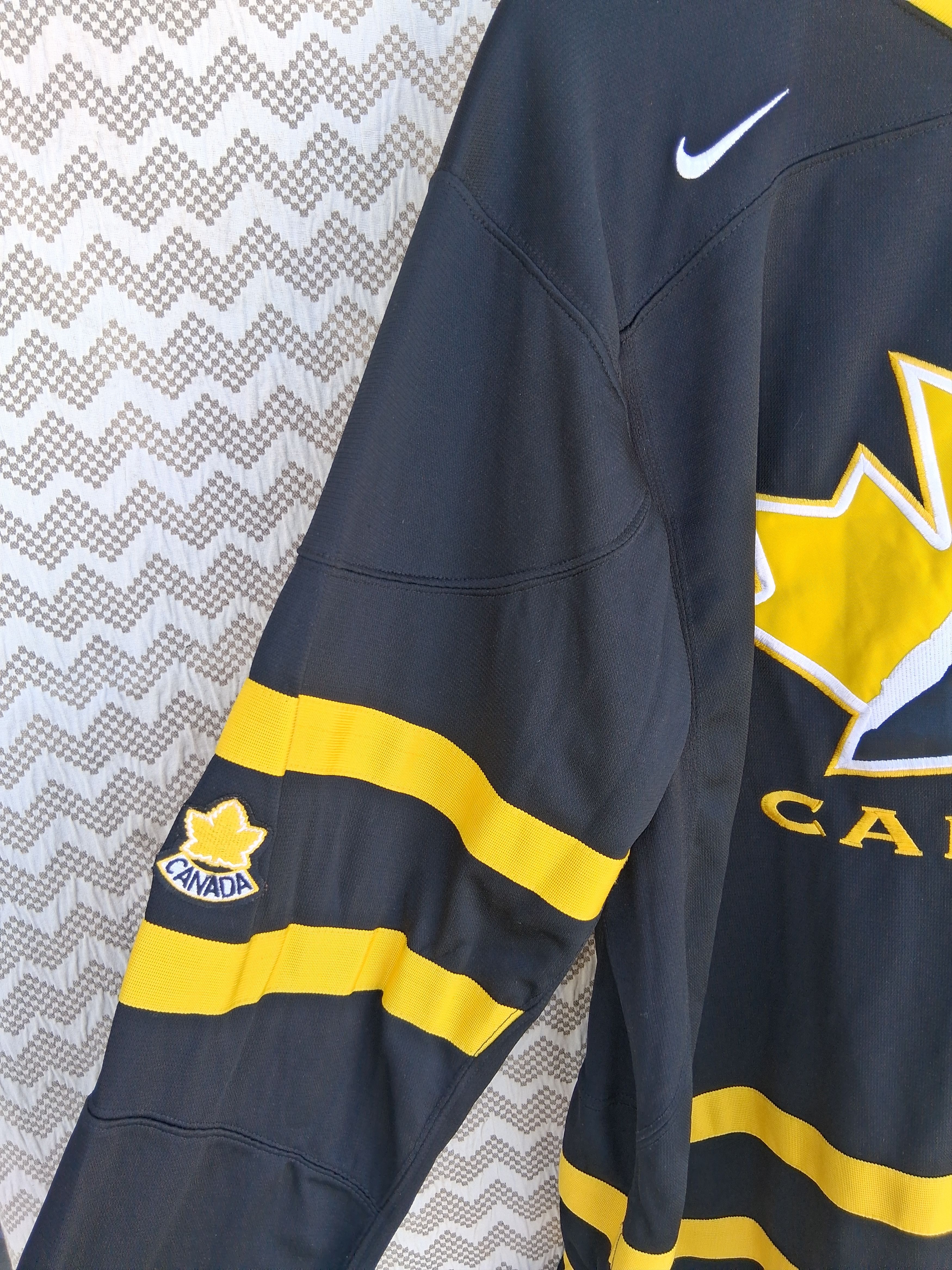 Nike Nike x Team Canada 2013 IHHF Ice Hockey World Champ. Jersey Size US XL / EU 56 / 4 - 3 Thumbnail