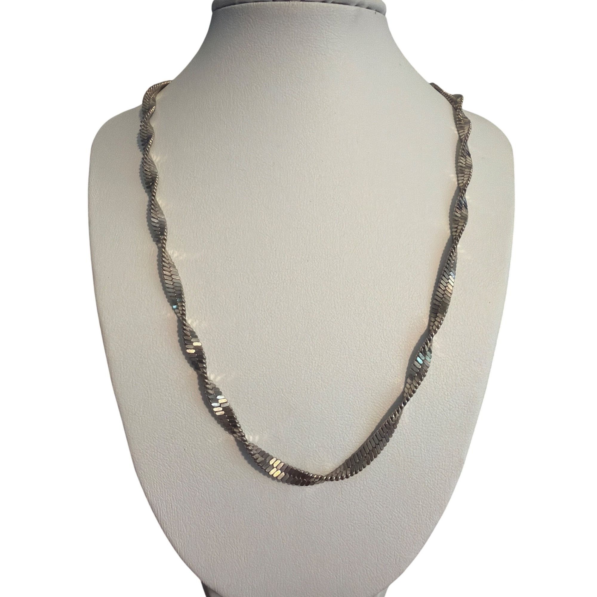 Other Vintage Twisted Silver Tone Herringbone Chain Necklace Signe Size ONE SIZE - 1 Thumbnail