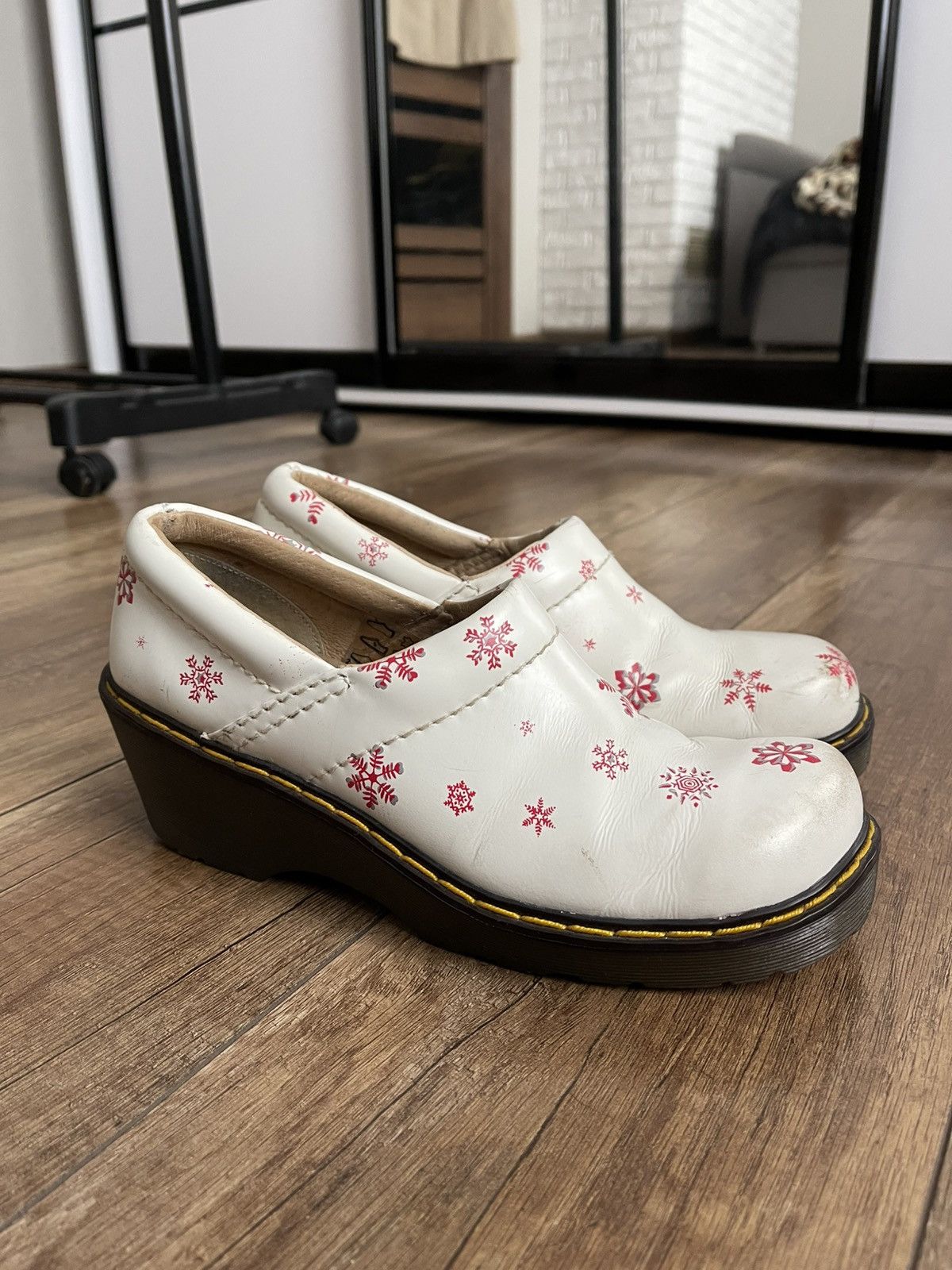 Dr. Martens Dr Martens Snowflake Boots Low Top Size US 6 / IT 36 - 4 Thumbnail