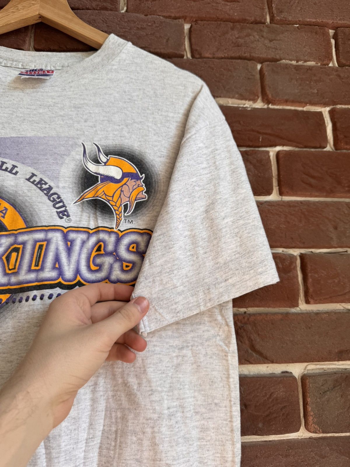 NFL Vintage Minnesota Vikings Tee 90s NFL NHL NBA HYPE STREETWEA Size US L / EU 52-54 / 3 - 11 Thumbnail