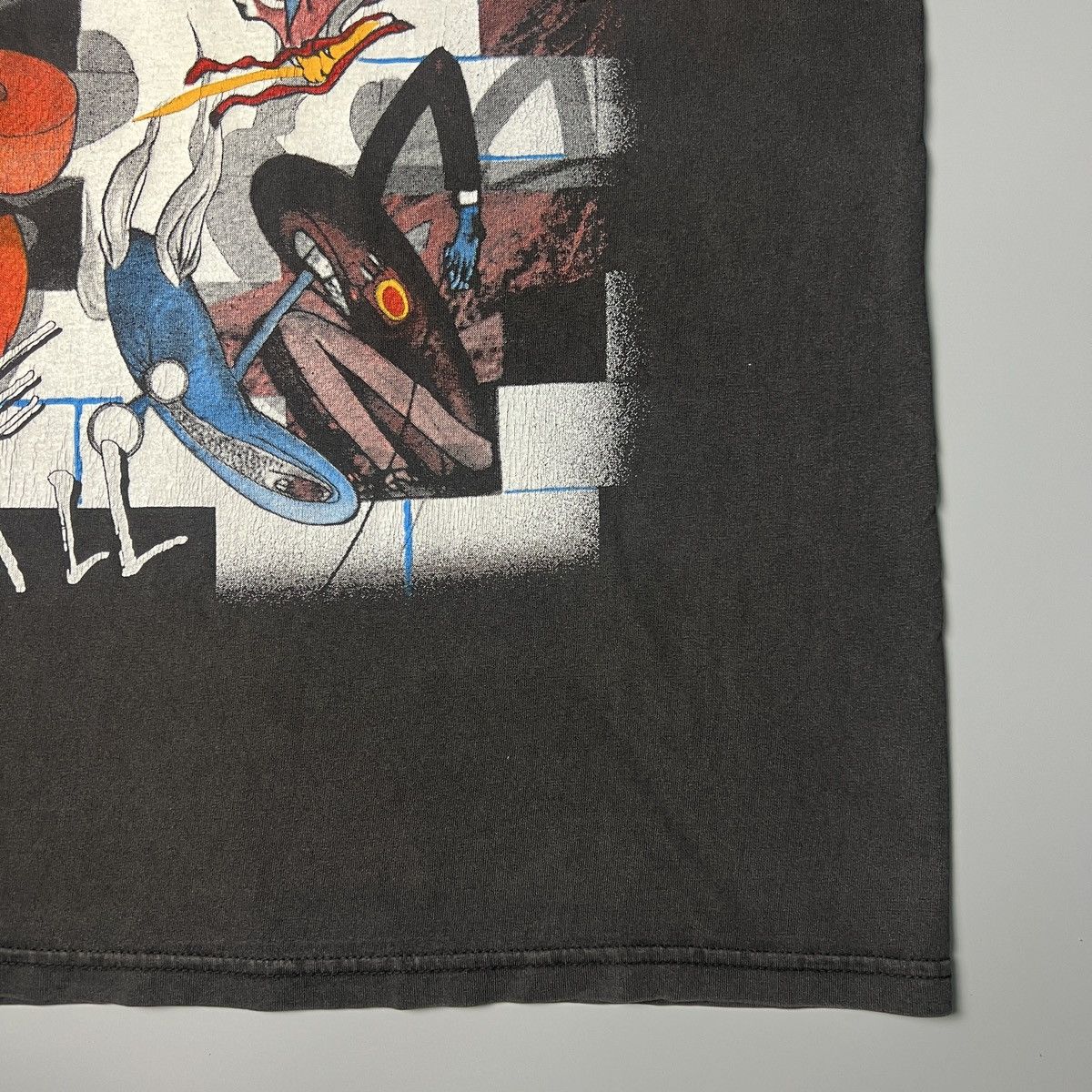 Vintage Pink Floyd The Wall Sun Faded Distressed Band Tee