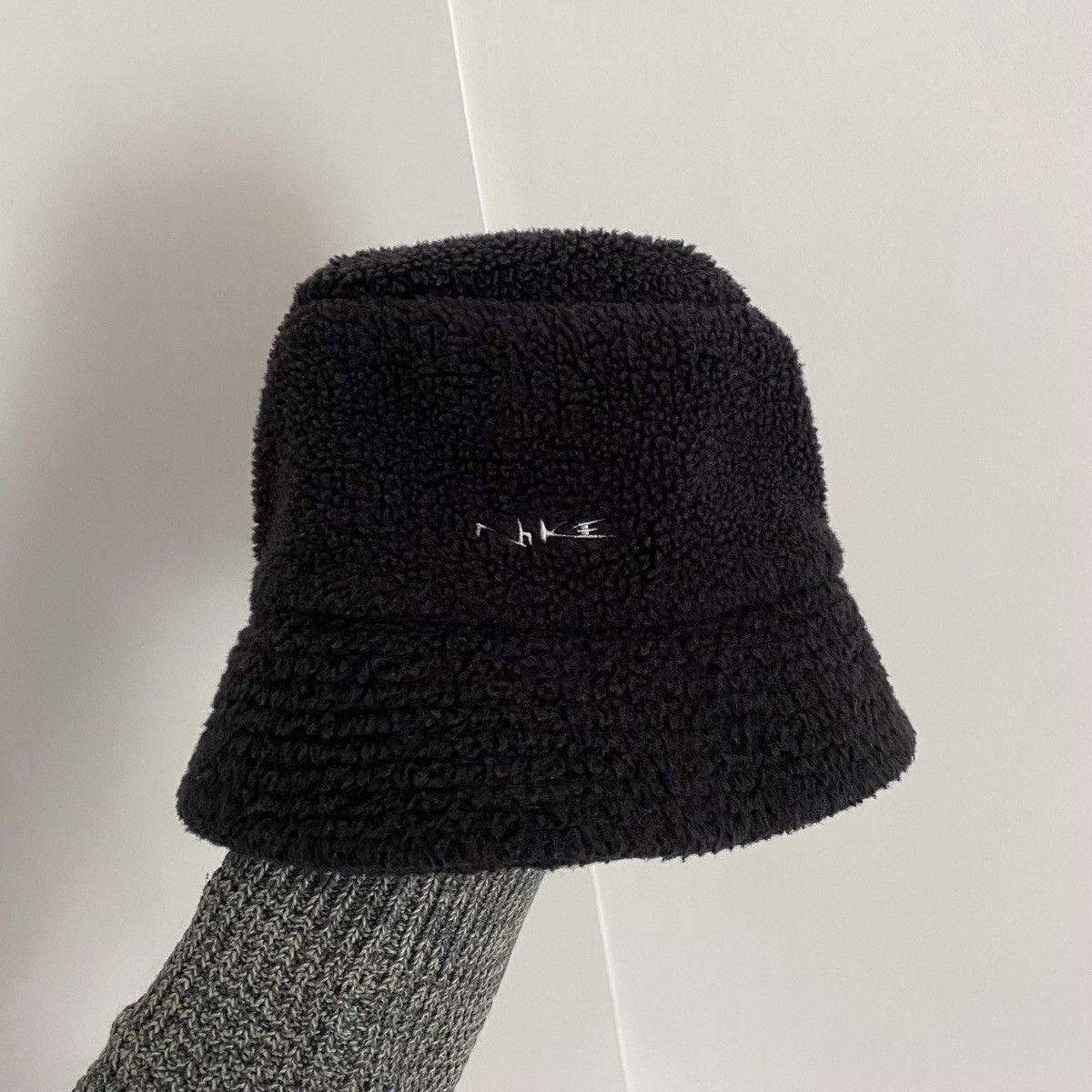 Nike Vintage Nike Embroidered Logo Fleece Bucket Hat Size ONE SIZE - 3 Thumbnail