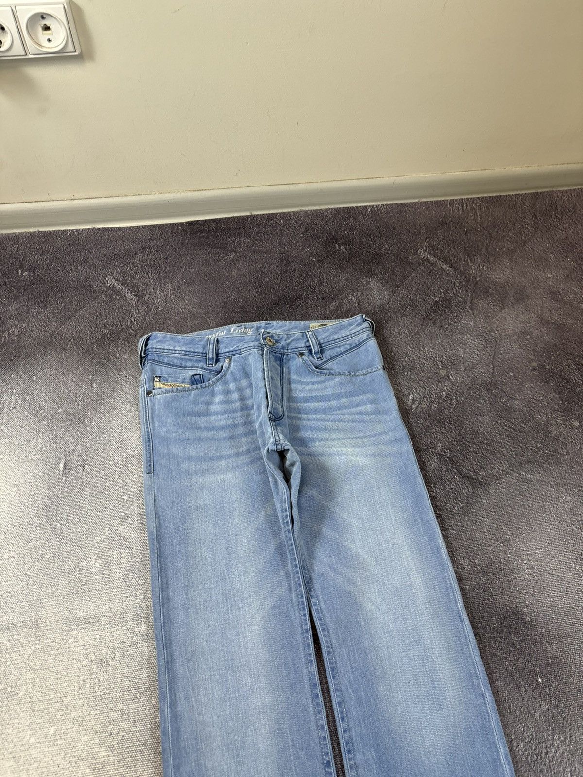Diesel Diesel Iakop NWT Men’s Regular Slim Tapered Blue Denim Jeans Size US 28 / EU 44 - 4 Thumbnail