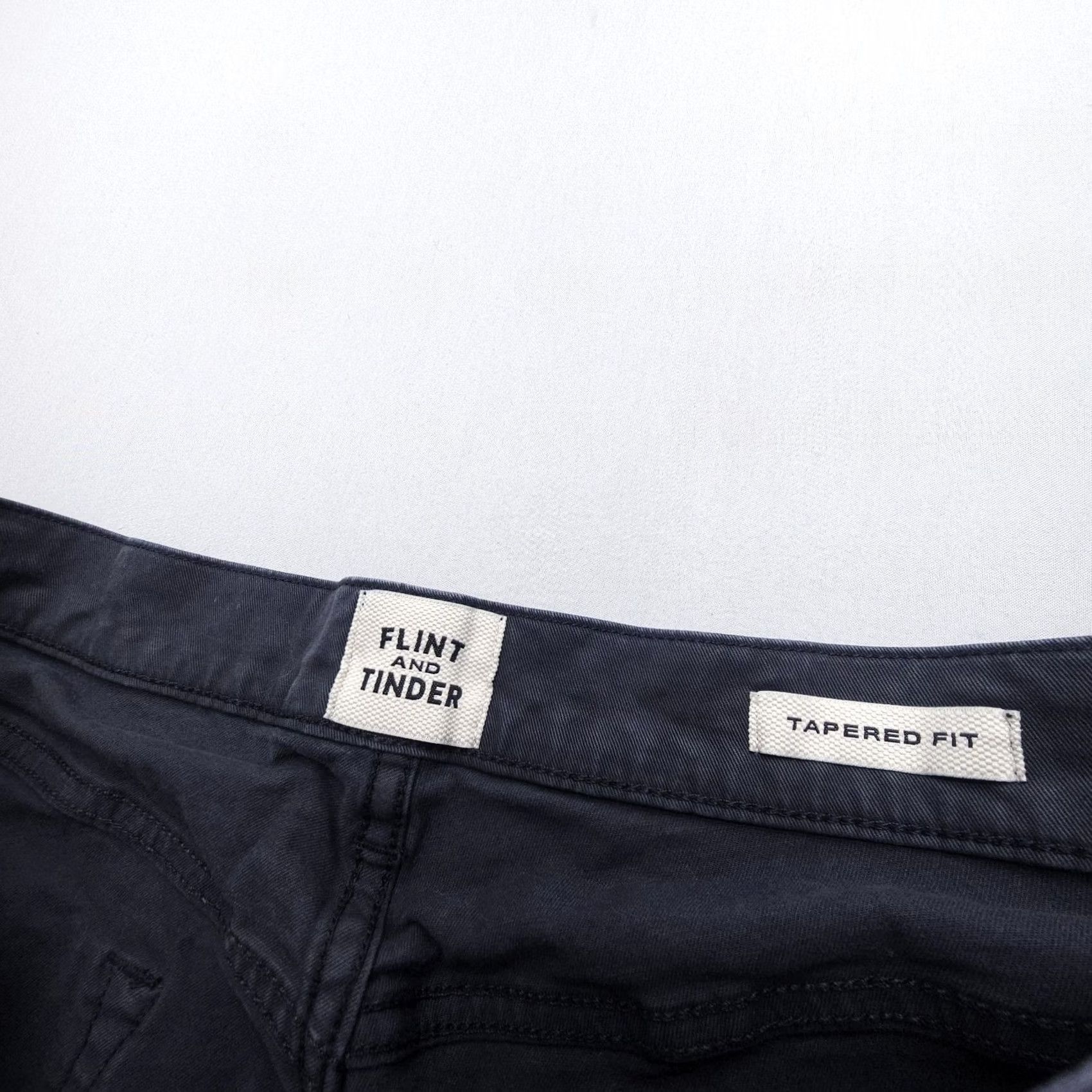 Flint And Tinder Flint and Tinder 365 Chino Pants Mens 30x30 Gray Twill Regular Straight Tapered Travel Business Casual Pants Mens Size US 30 / EU 46 - 4 Thumbnail