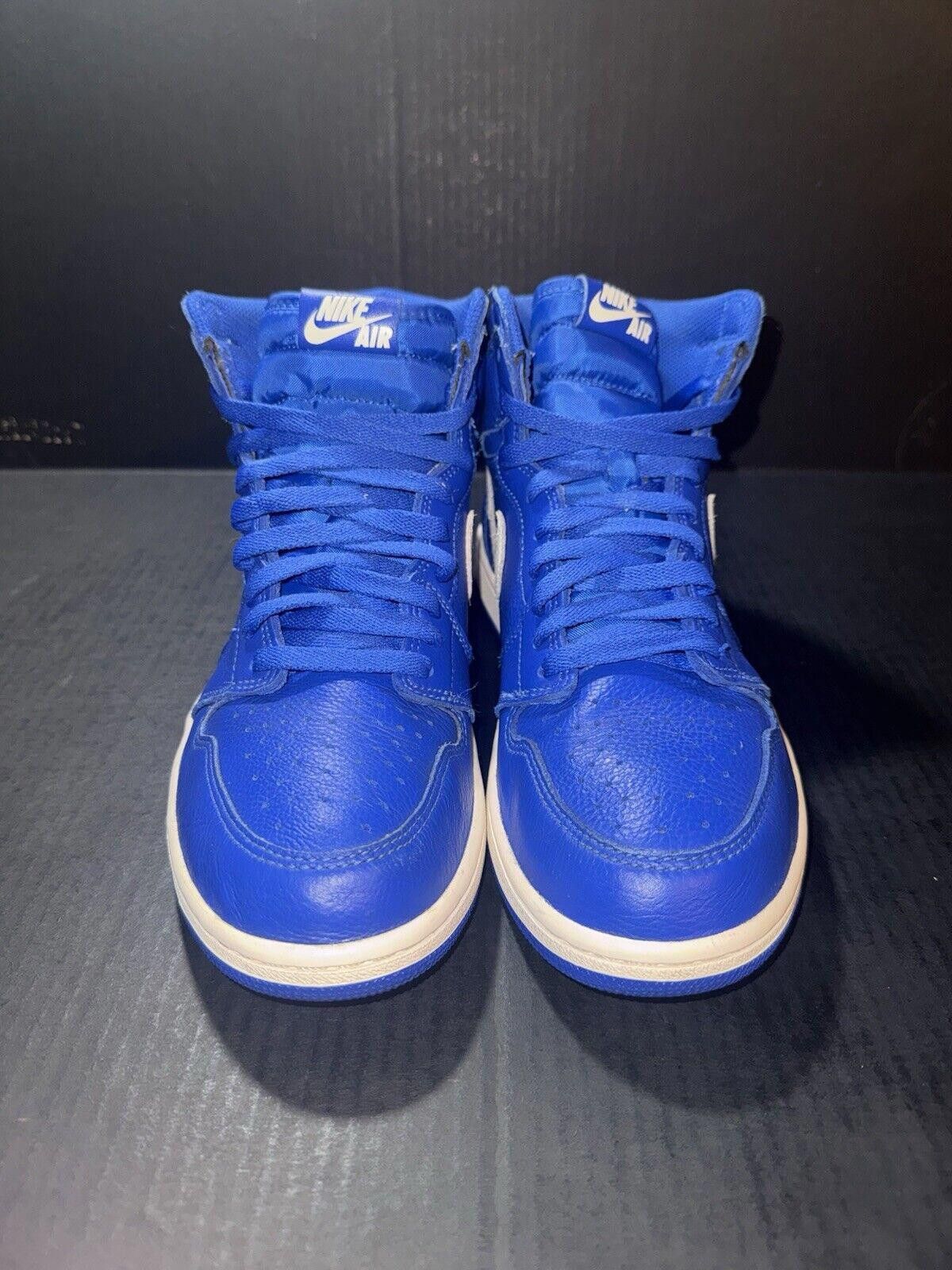 Jordan Brand Nike Air Jordan 1 Retro High OG Hyper Royal 555088-401 Sz 9 Size US 9 / EU 42 - 3 Thumbnail