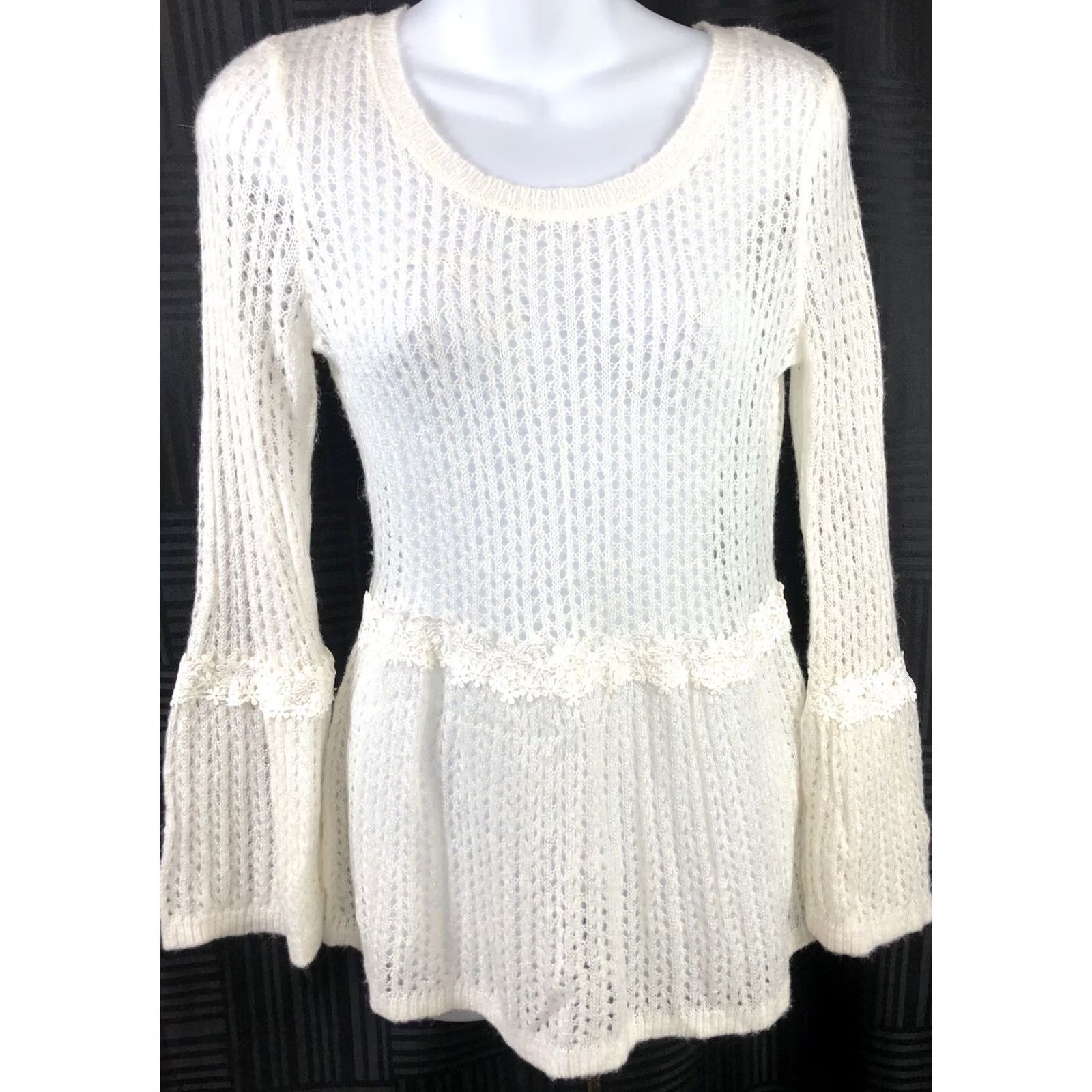 Lauren Conrad LC Crochet Top XS Ivory Flare LongSleeve Flower appliqué Fairy Romantic coquette Size XS / US 0-2 / IT 36-38 - 6 Thumbnail