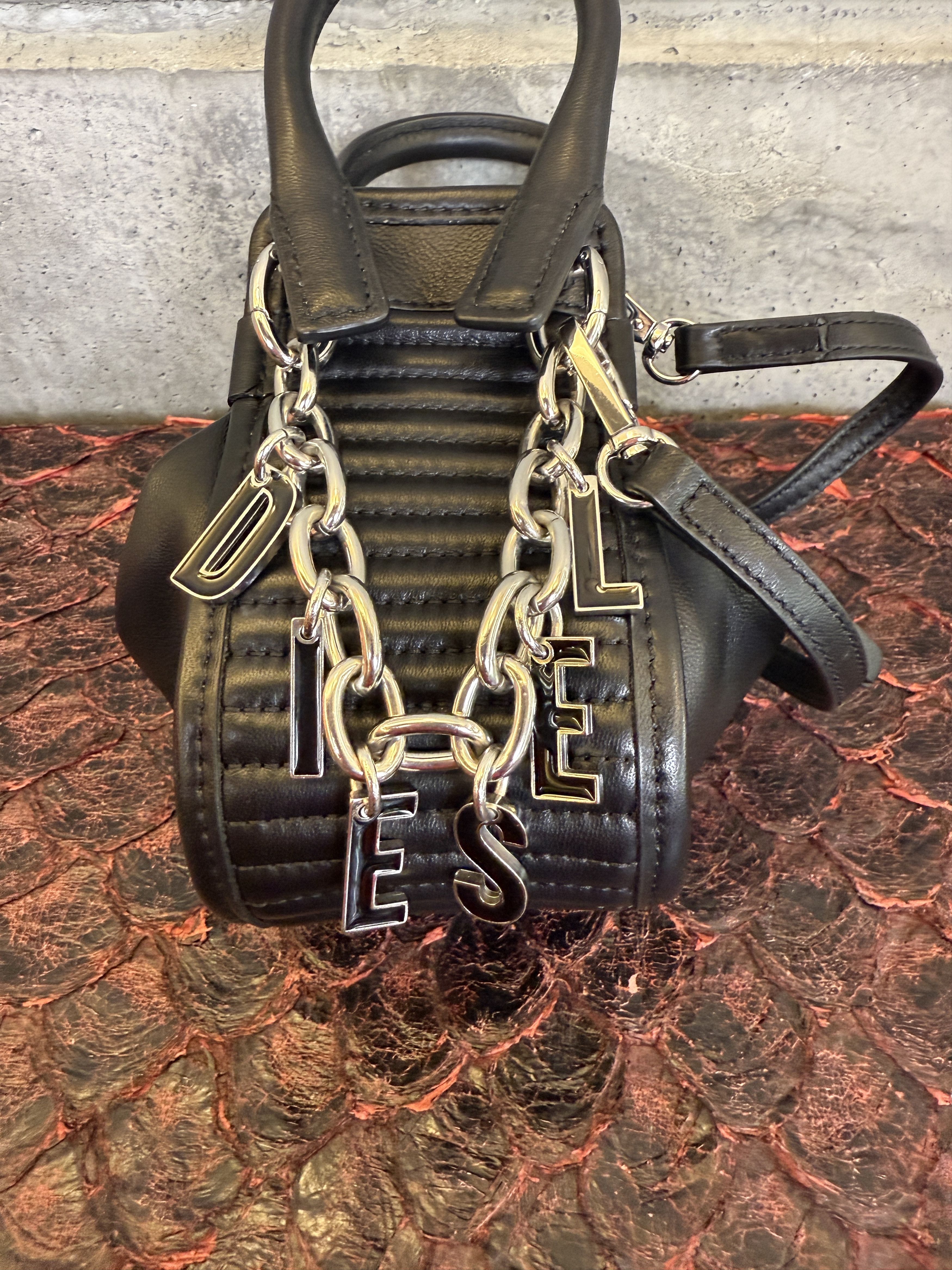Diesel $875 Diesel D-Vina Bag purse Size ONE SIZE - 5 Thumbnail