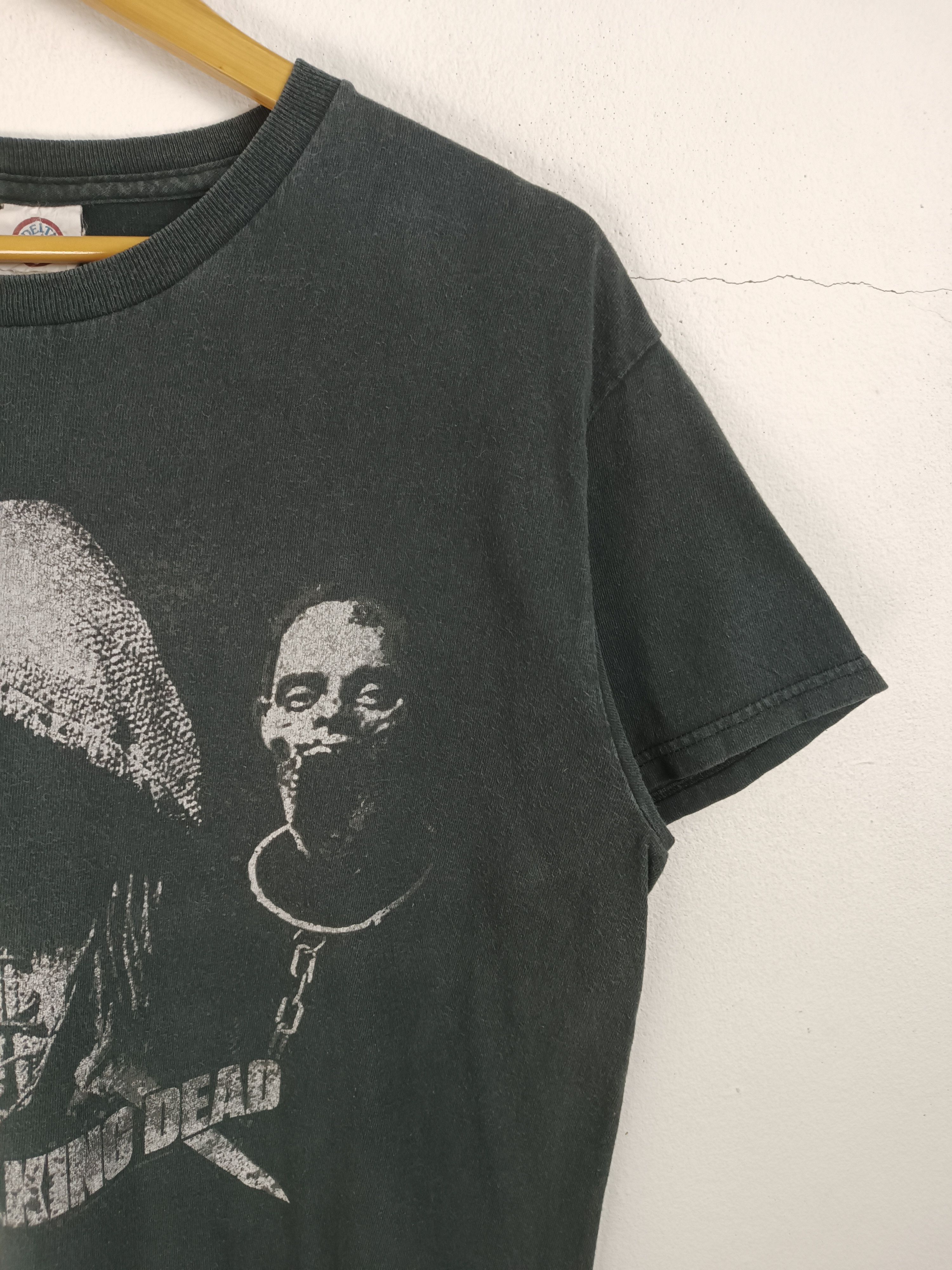 Vintage VINTAGE THE WALKING DEAD MICHONNE SAMURAI GIRL ZOMBIE TEE Size US L / EU 52-54 / 3 - 5 Thumbnail