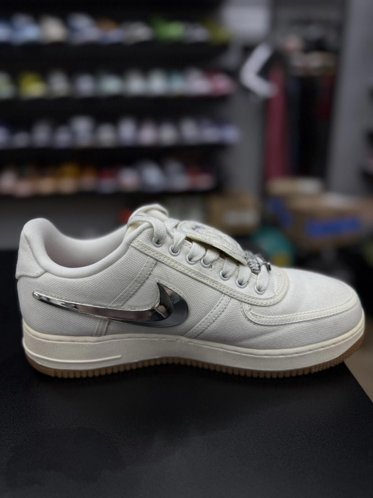 Nike Size 9.5 - Nike Air Force 1 x Travis Scott Sail 2018 Size US 9.5 / EU 42-43 - 5 Thumbnail