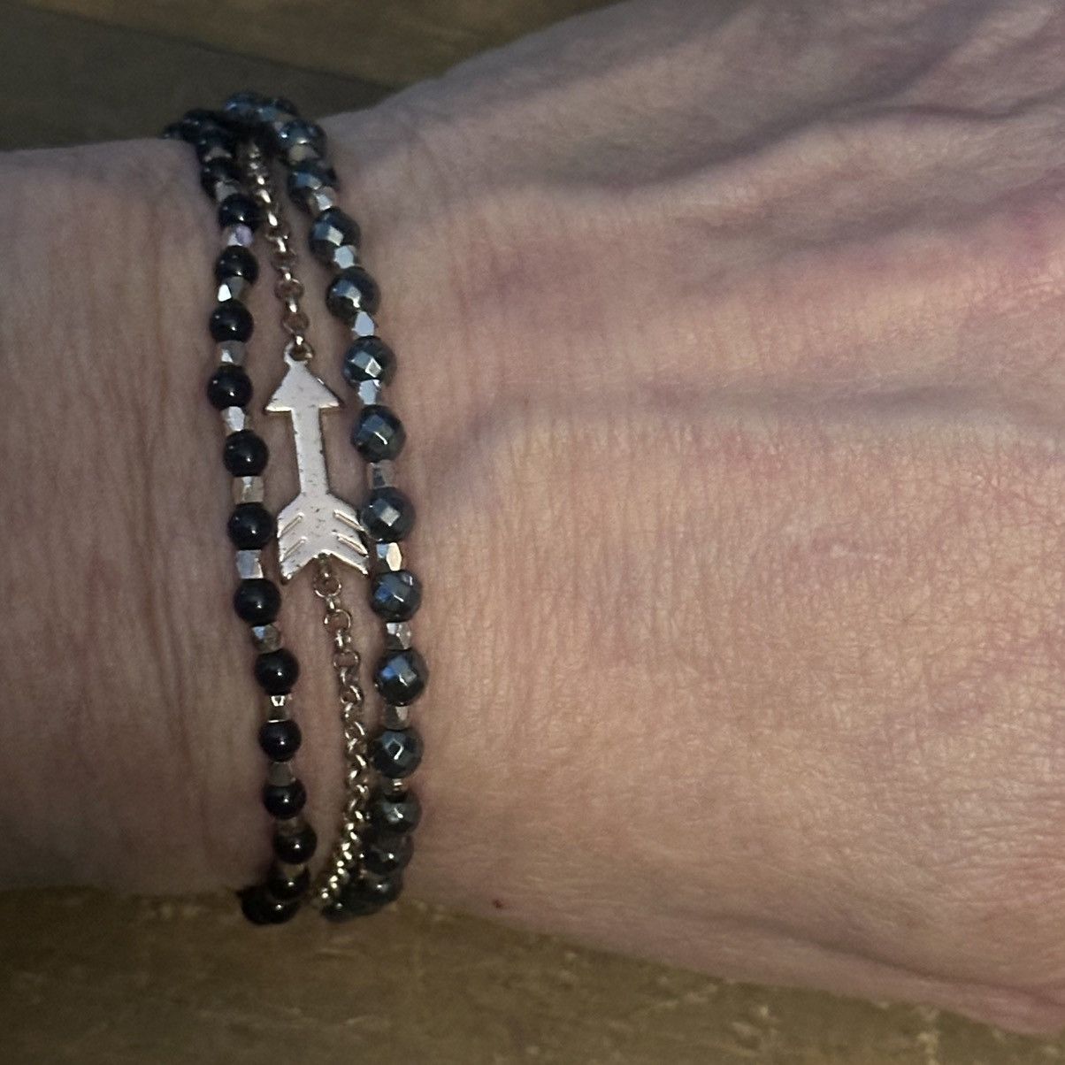 Other Multi strand gold tone black bead and arrow bracelet Size ONE SIZE - 4 Thumbnail