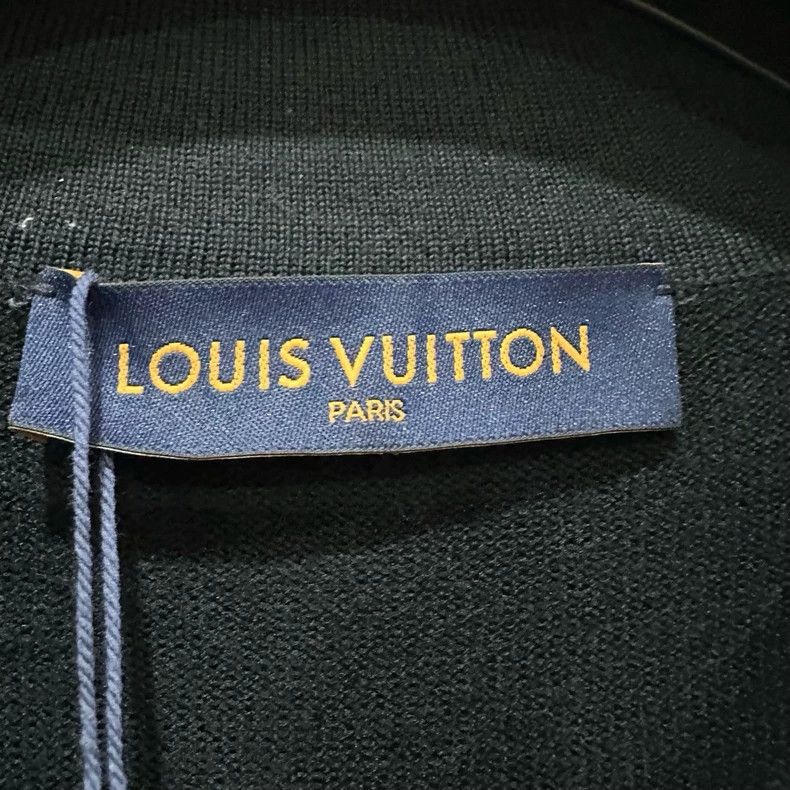 Louis Vuitton Louis Vuitton Chest animal print sweater Size US L / EU 52-54 / 3 - 4 Thumbnail