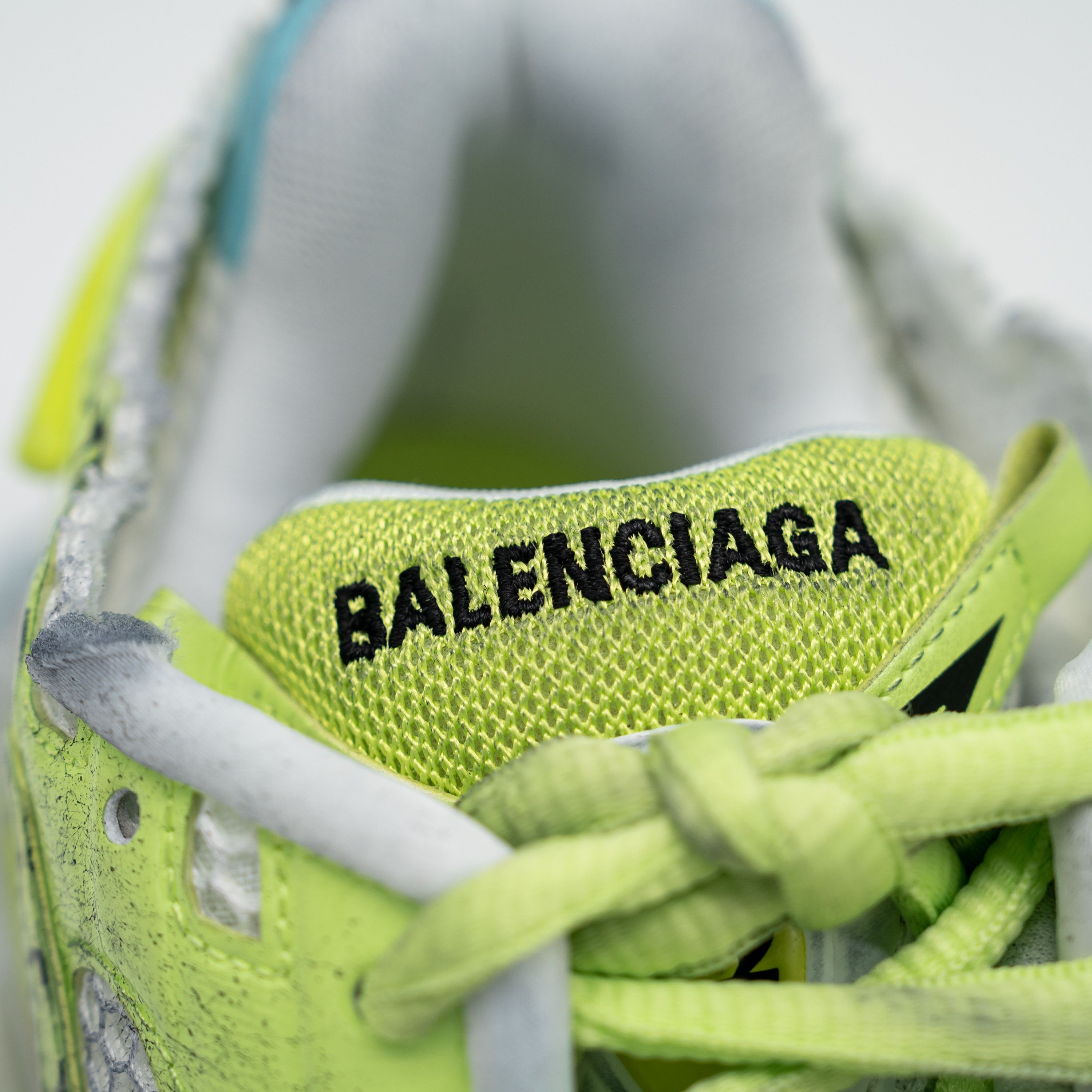 Balenciaga 41eu 8 US Balenciaga Runner Sneakers White Neon Green Yellow Size US 8 / EU 41 - 9 Thumbnail