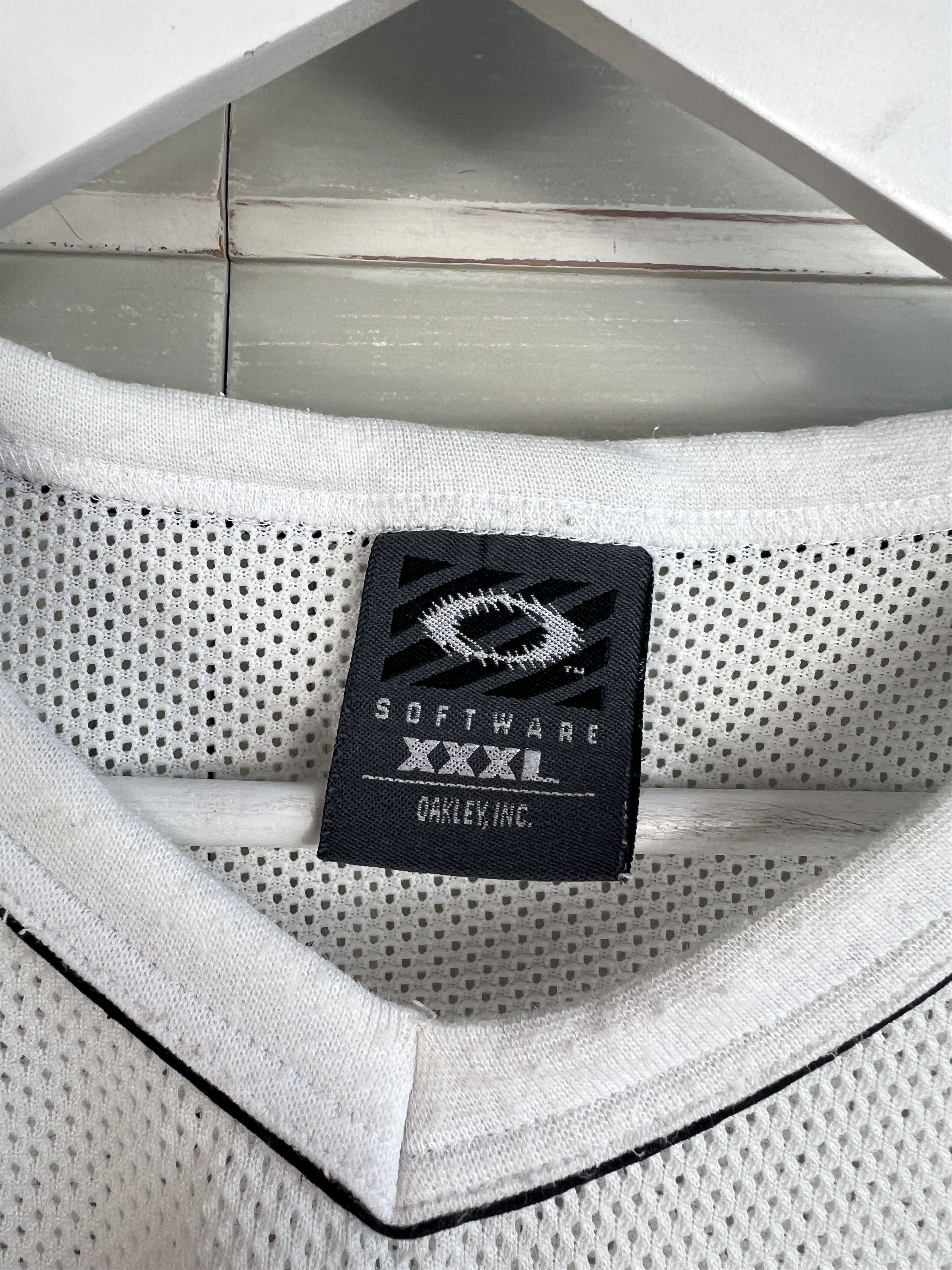 Oakley × Vintage VINTAGE OAKLEY Y2K SOFTWEAR GREY MESH TANK TOP SLEEVELESS Size US XXL / EU 58 / 5 - 4 Thumbnail