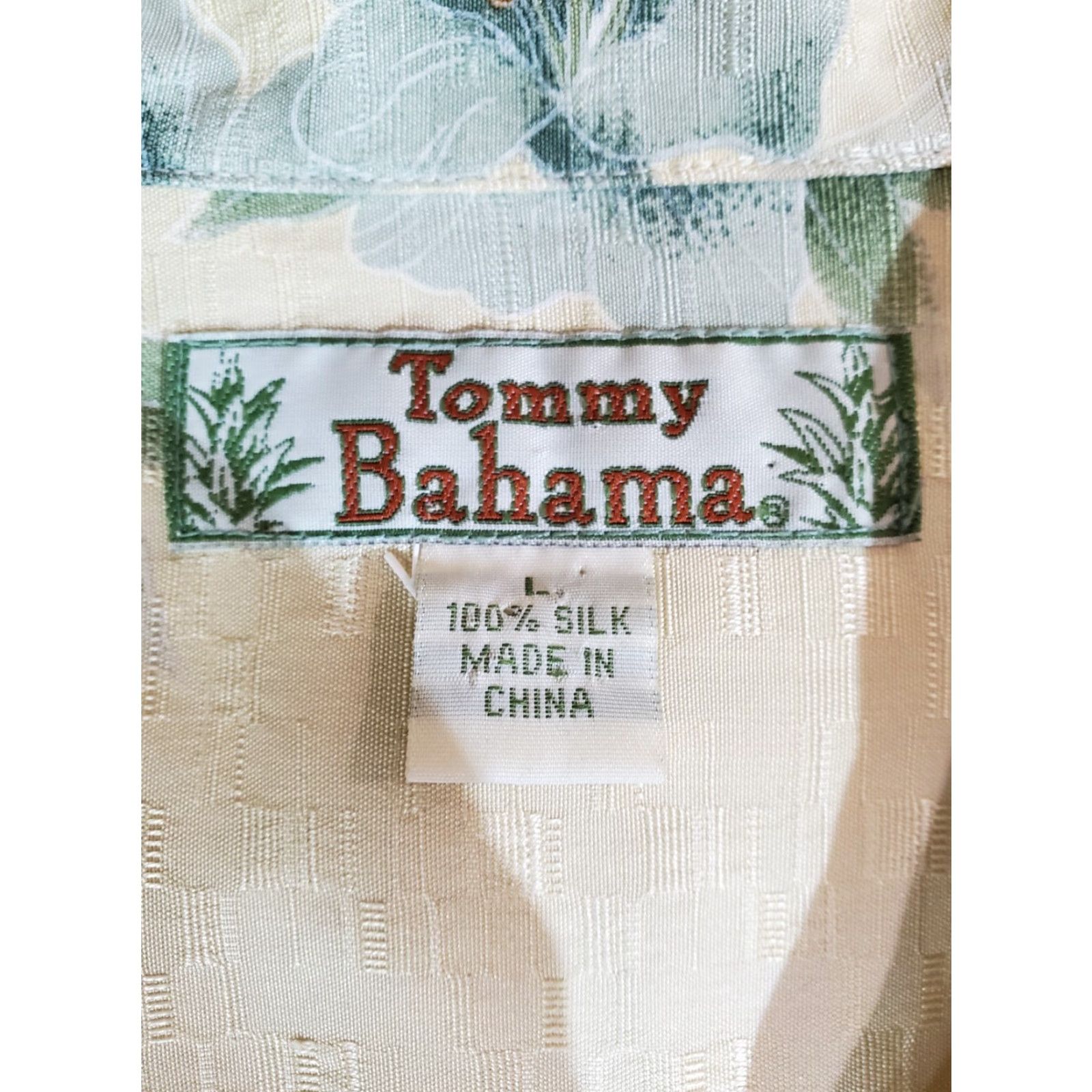 Tommy Bahama Tommy Bahama 100% Silk Hawaiian Button up Shirt Camp Style Short Sleeve Sz LG Mens Regular Camp Hawaiian Shirt Size US L / EU 52-54 / 3 - 4 Thumbnail