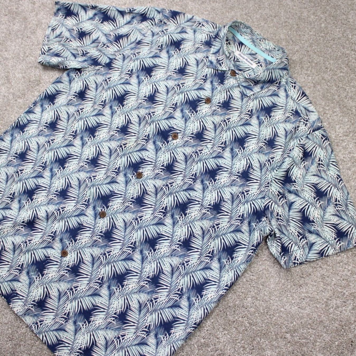 Tommy Bahama Tommy Bahama Hawaiian Shirt Mens Large Blue Floral 100% Silk Short Sleeve Button-Up Shirt Regular Fit Women/Womens? Size US L / EU 52-54 / 3 - 3 Thumbnail