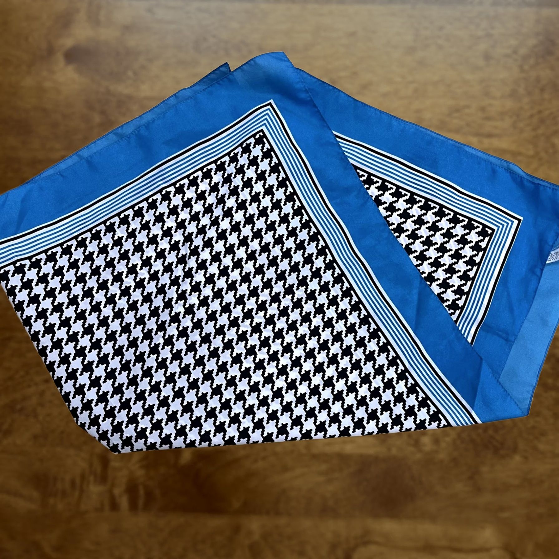 Vintage VINTAGE Square Scarf Womens One Size Blue Houndstooth Check Water Repellent Neck Wrap Size ONE SIZE - 1 Thumbnail