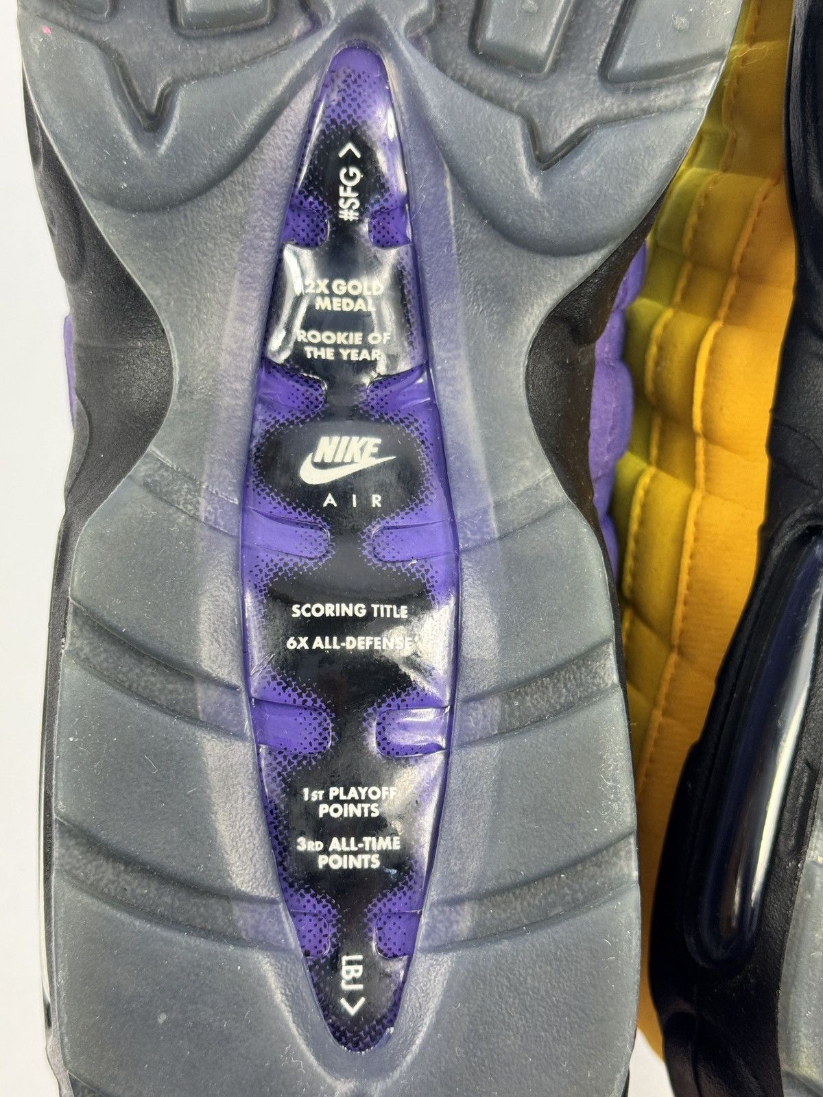 Nike NIKE AIR MAX 95 LEBRON LAKERS SNEAKERS Size US 9 / EU 42 - 6 Thumbnail