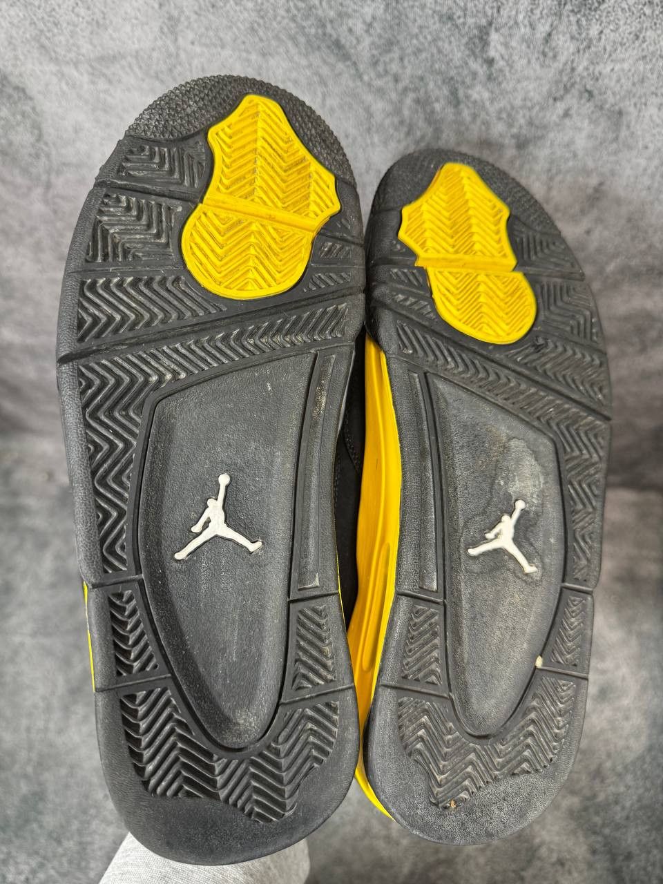 Jordan Brand Size 7Y | Jordan 4 Thunder No Box | Pre-Owned Size US 7 / EU 40 - 4 Thumbnail