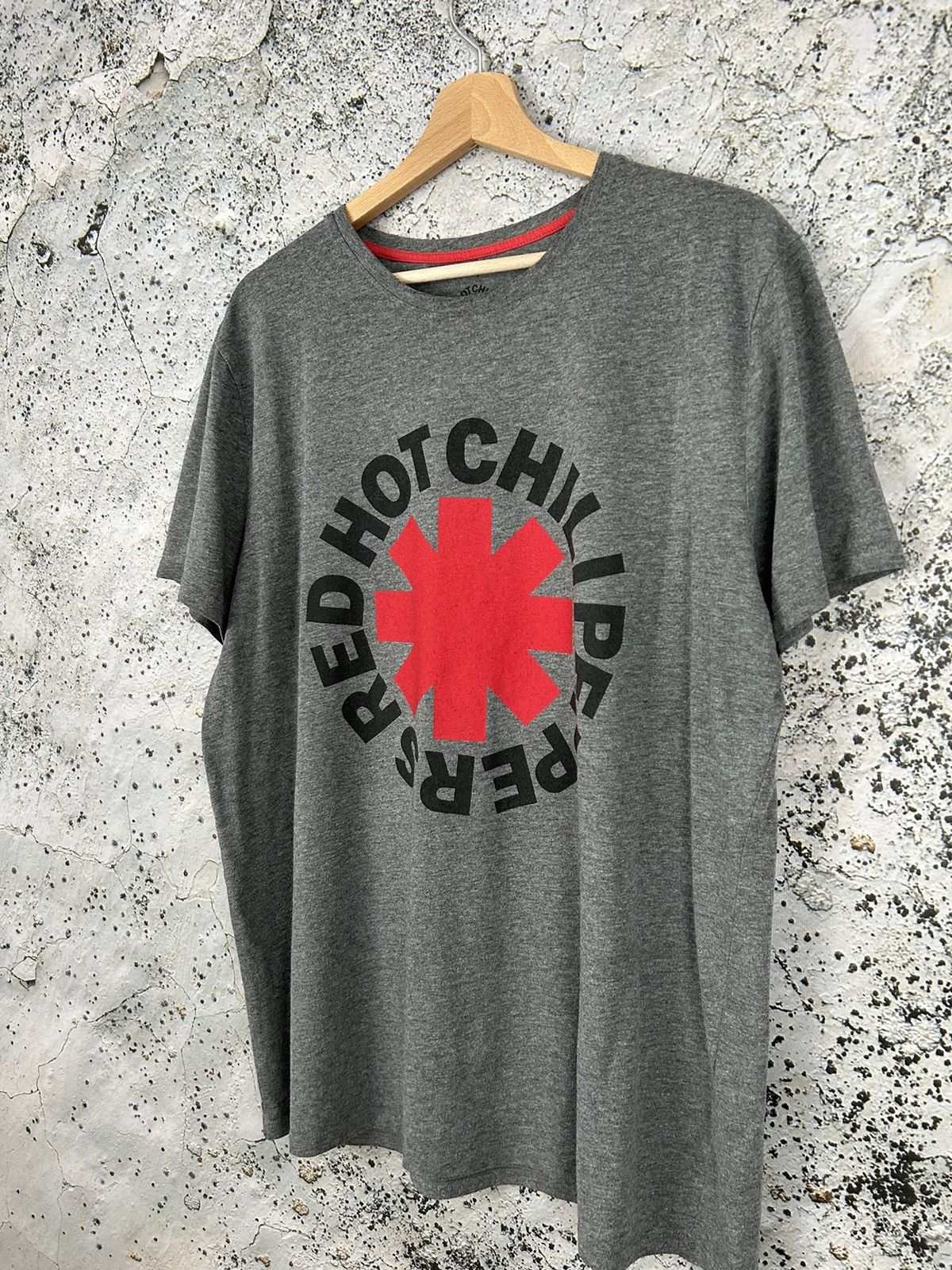 Band Tees Vintage Red Hot Chilli Peppers Rock Band Tee Graphic Logo Size US XL / EU 56 / 4 - 2 Thumbnail