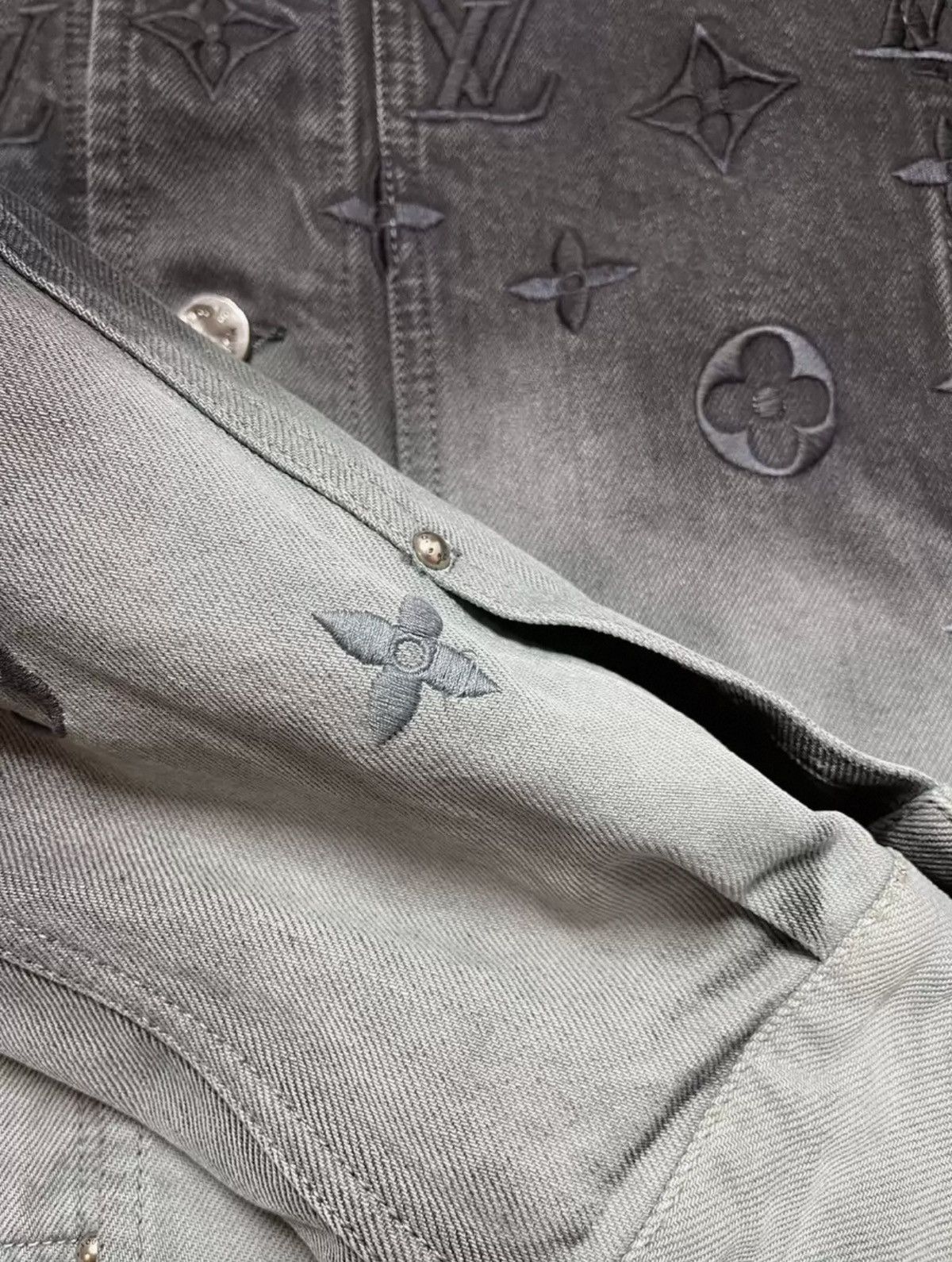 Louis Vuitton Louis Vuitton 48 Gradient Denim Jacket Embroidered Monogram Size US M / EU 48-50 / 2 - 4 Thumbnail
