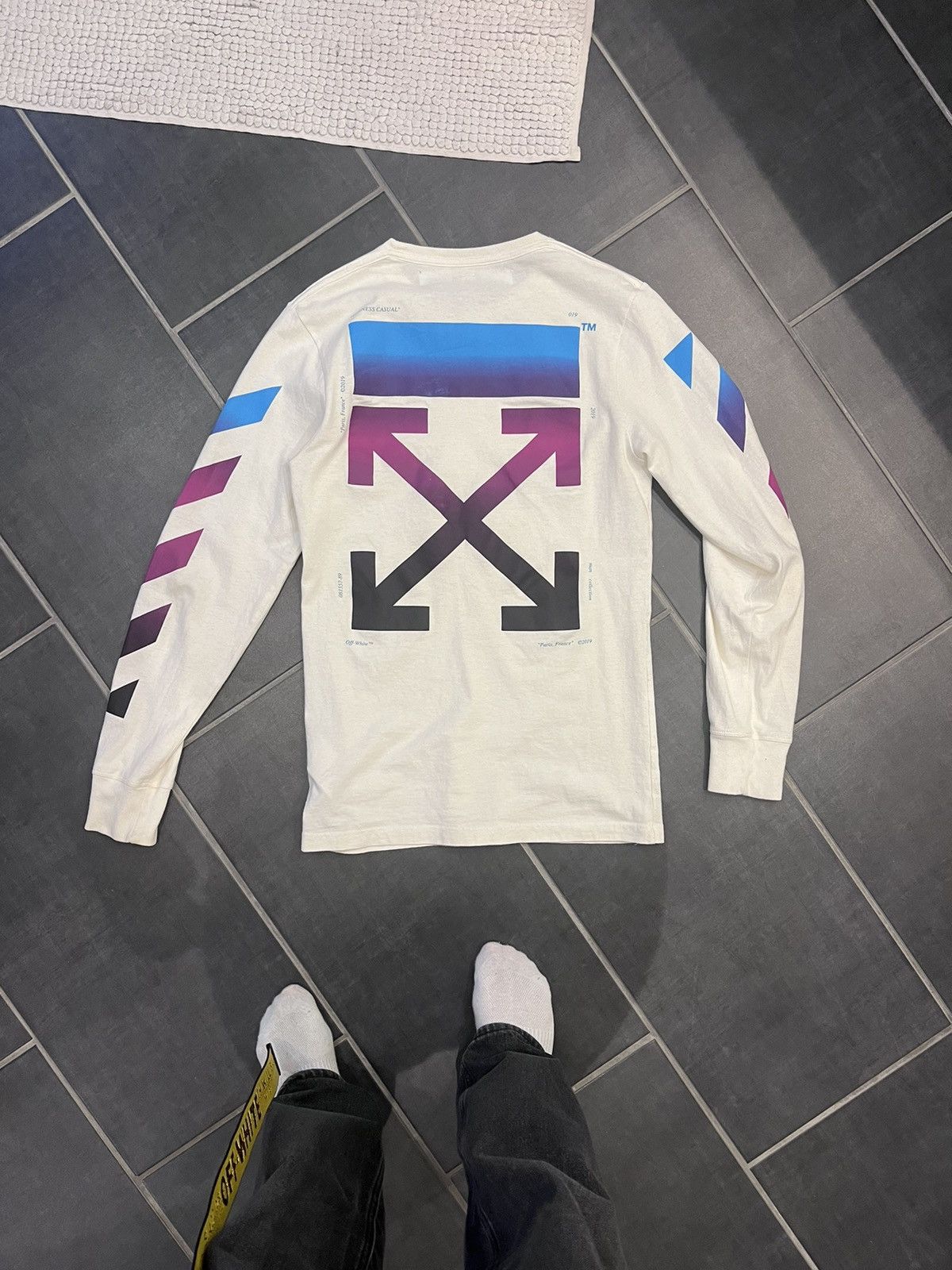 Off white gradient tee deals