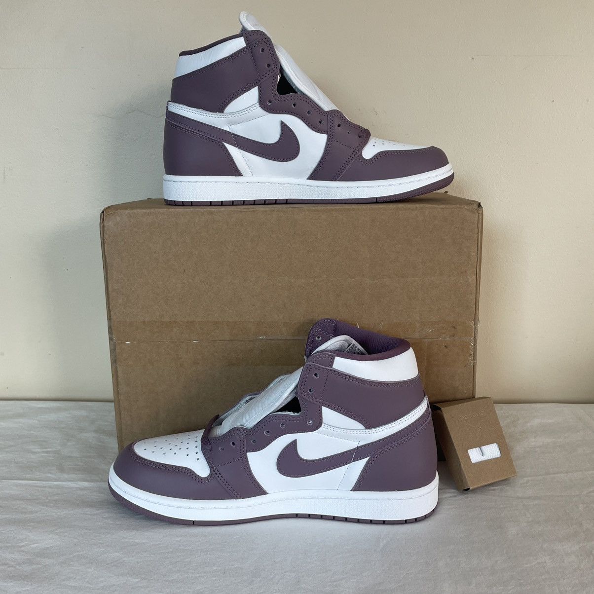 Jordan Brand × Nike Nike Air Jordan 1 Retro High Mauve Mens Size 9.5 DZ5485-105 Size US 9.5 / EU 42-43 - 2 Thumbnail