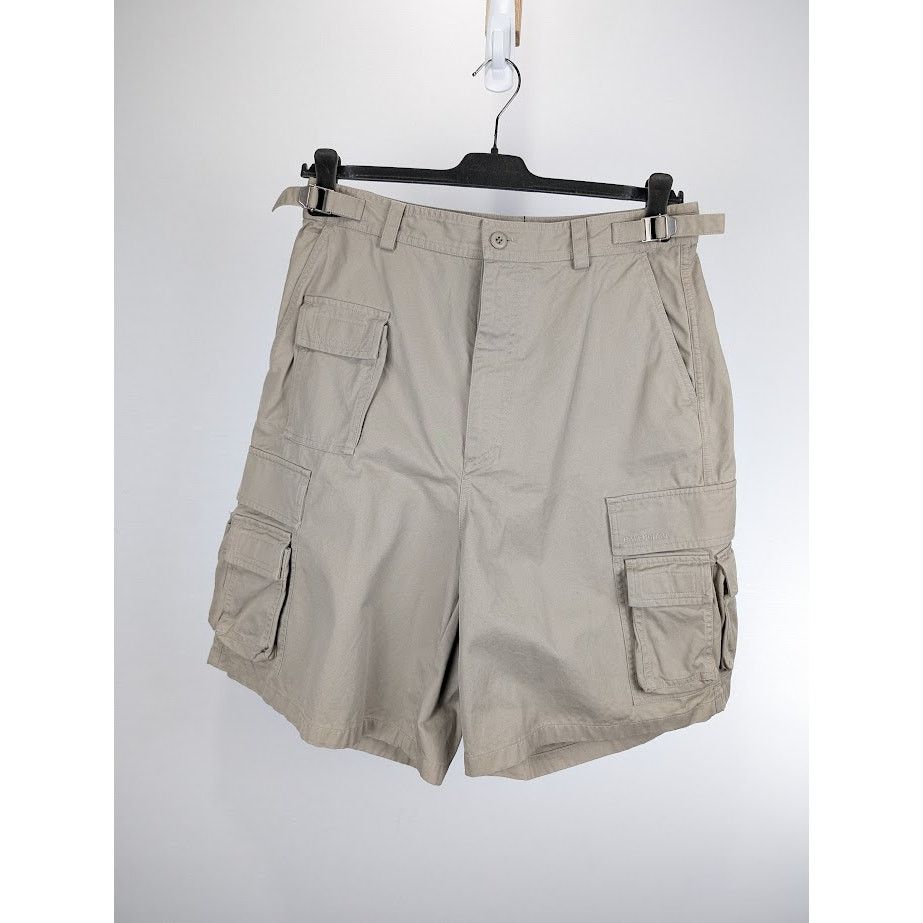 Balenciaga o1rshd1 Cargo Short in Beige Size US 30 / EU 46 - 2 Thumbnail