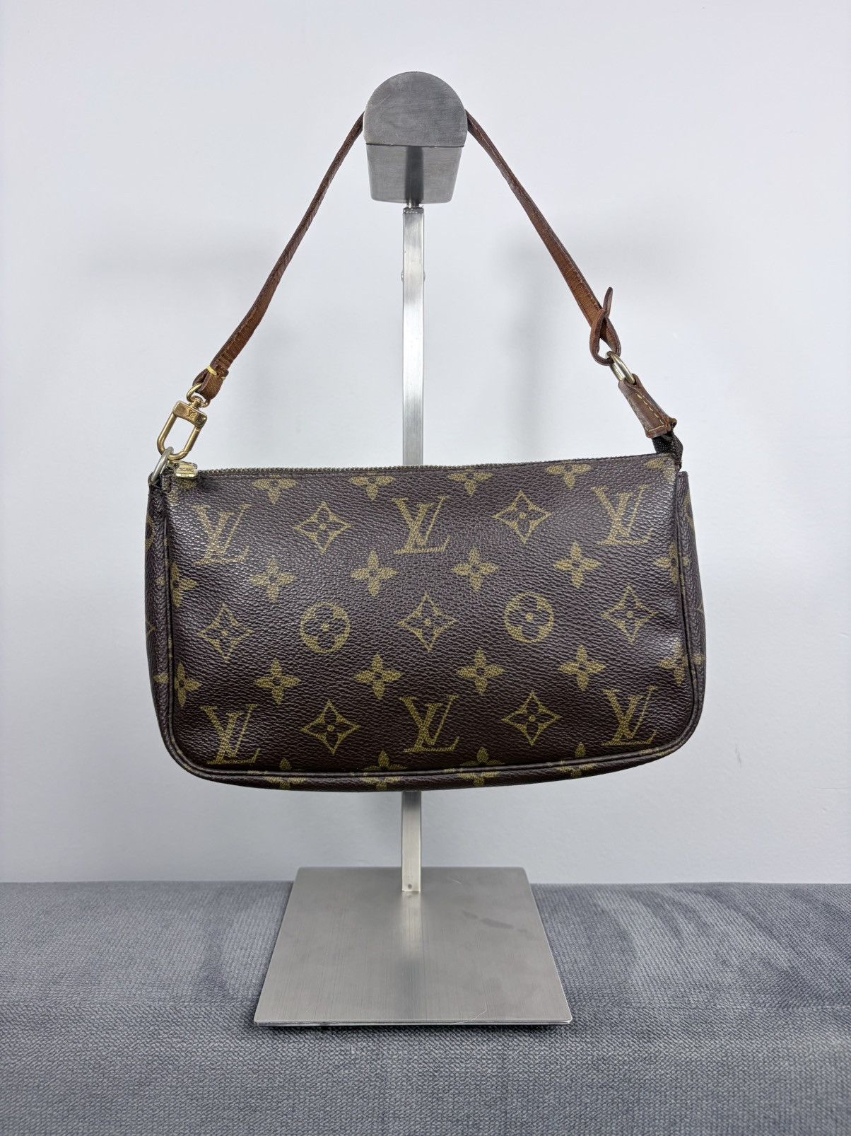 Louis Vuitton Louis Vuitton Pochette Accessories Vintage Handbag Size ONE SIZE - 1 Thumbnail